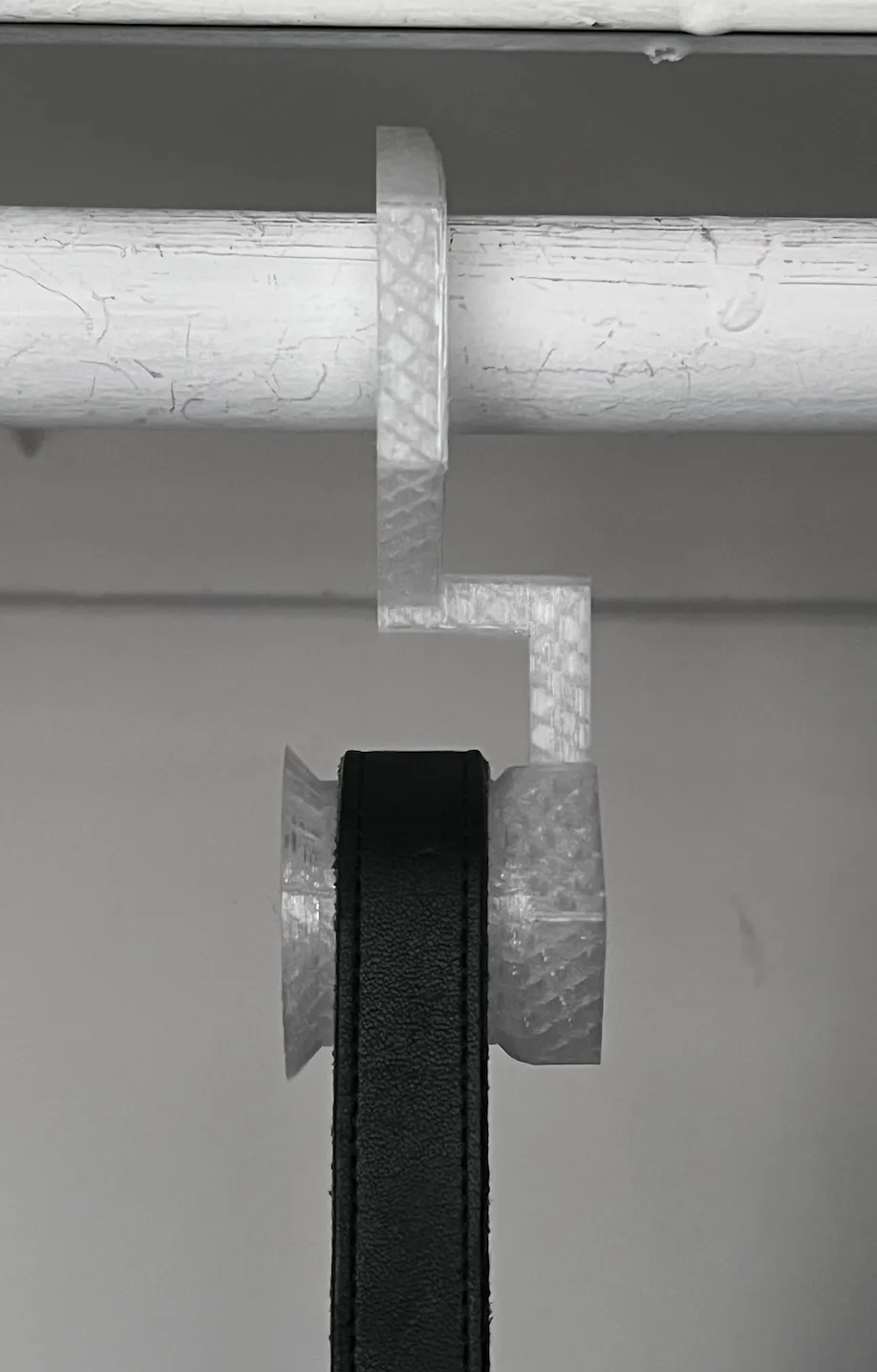 Giá treo túi xách cho dây da