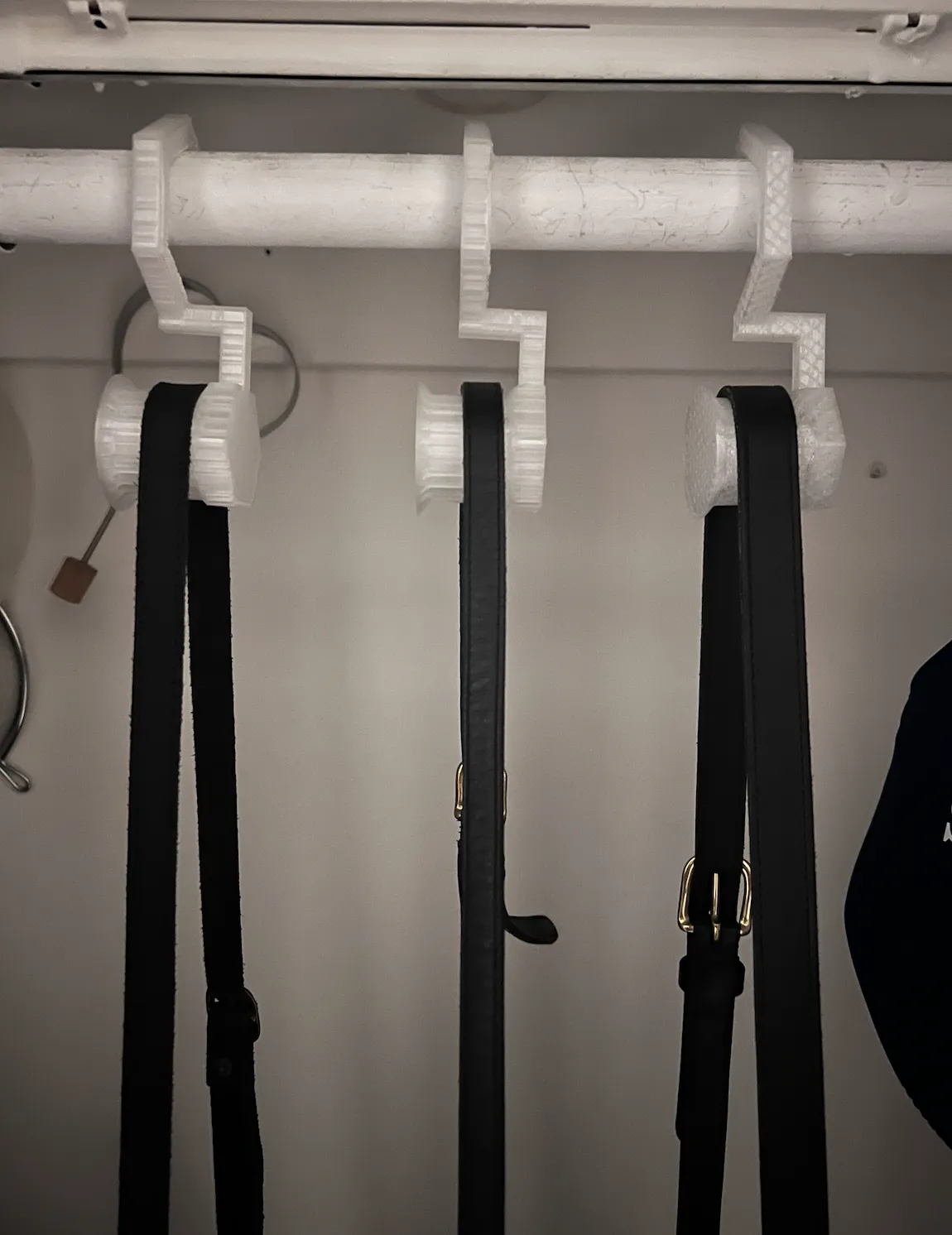 Giá treo túi xách cho dây da