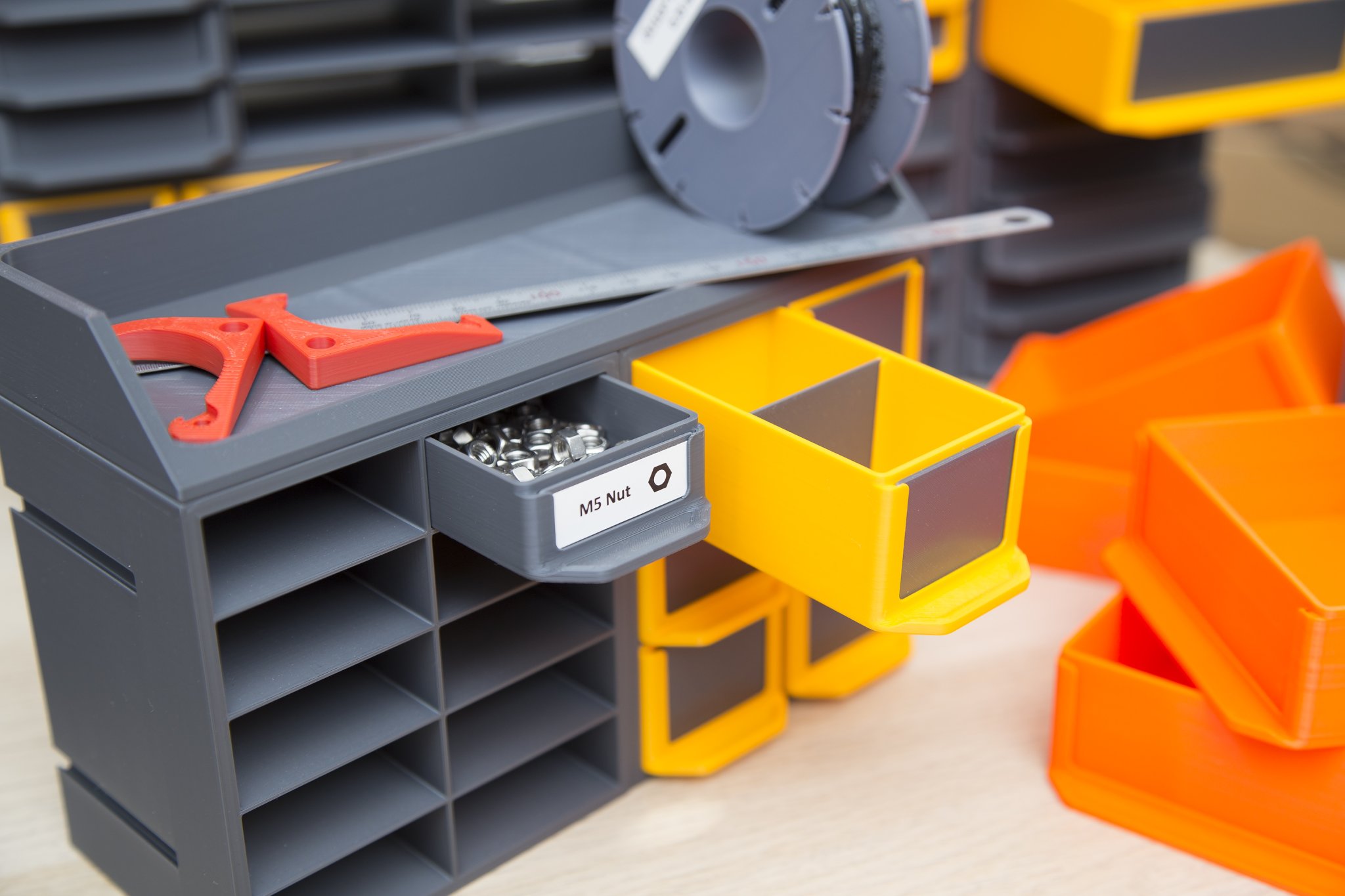 Hệ thống kệ modular cho xưởng làm đồ và lưu trữ linh kiện ...