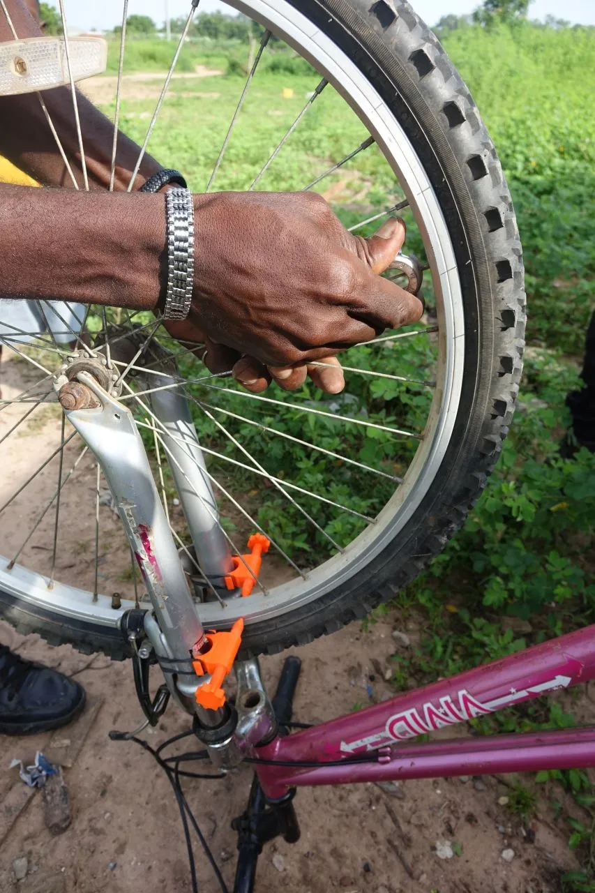 Công cụ chỉnh bánh xe đạp cho thợ sửa xe Gambia