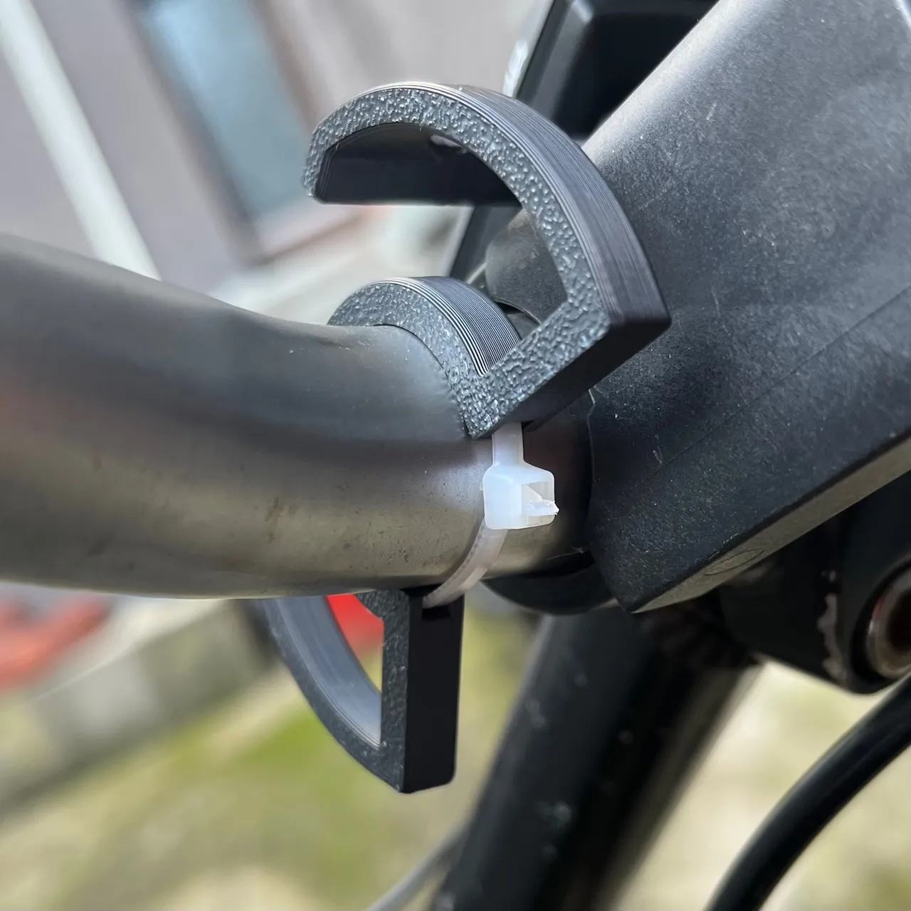 Giá đỡ máy tính xe đạp SIGMA trung tâm trên tay lái