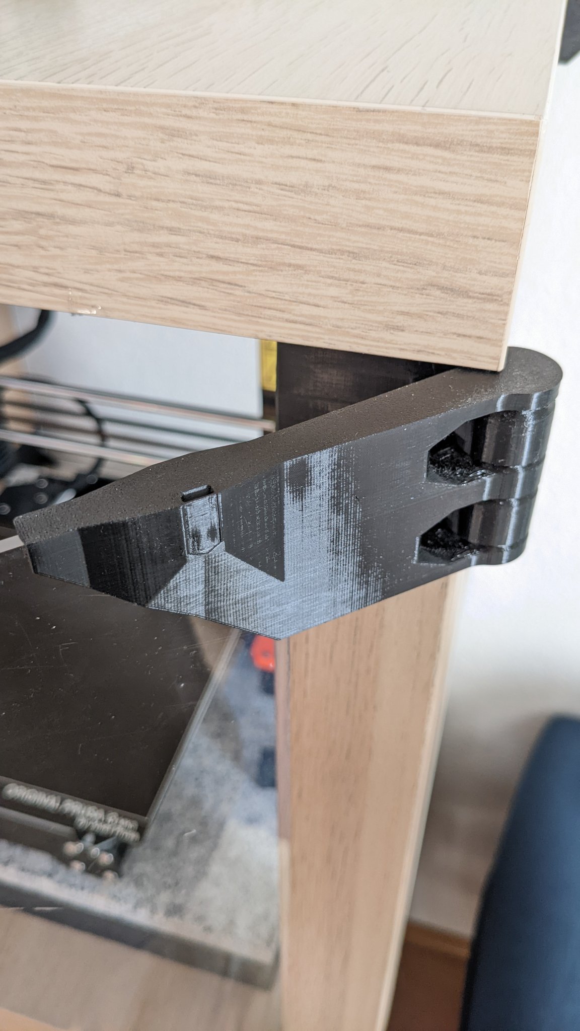 Bảng chứa đồ IKEA Lack với cửa gập và bản lề in sẵn