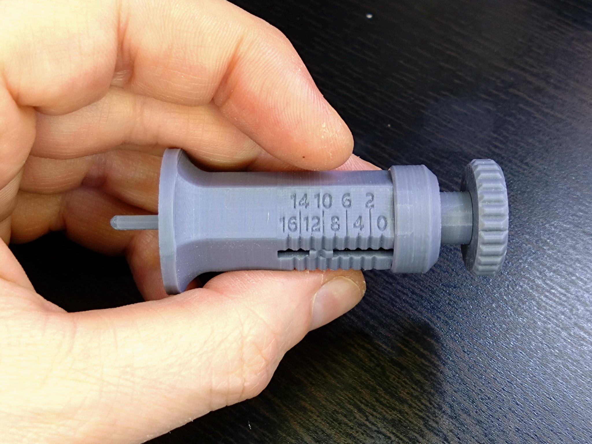 Thước đo độ sâu 0-16 mm cho lốp xe