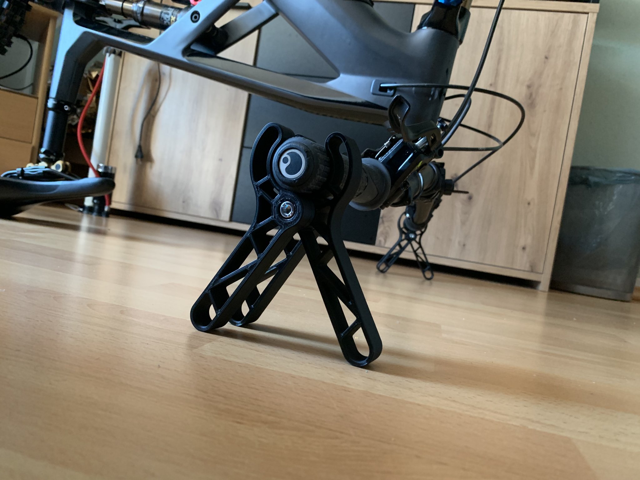 Giá đỡ tay lái xe đạp tự điều chỉnh V1