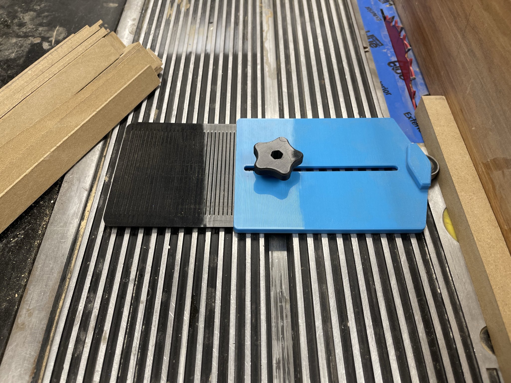 Giá đỡ cắt gỗ mỏng cho máy cưa bàn