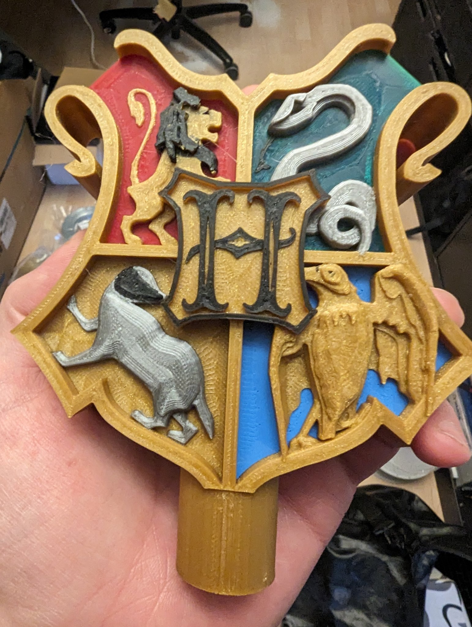 Giá đỡ tai nghe hình logo Hogwarts