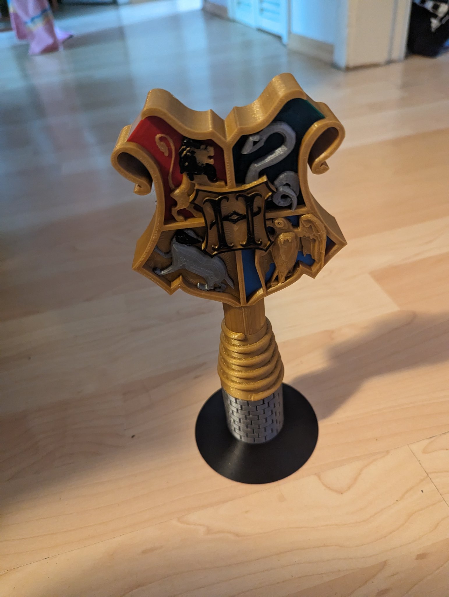 Giá đỡ tai nghe hình logo Hogwarts