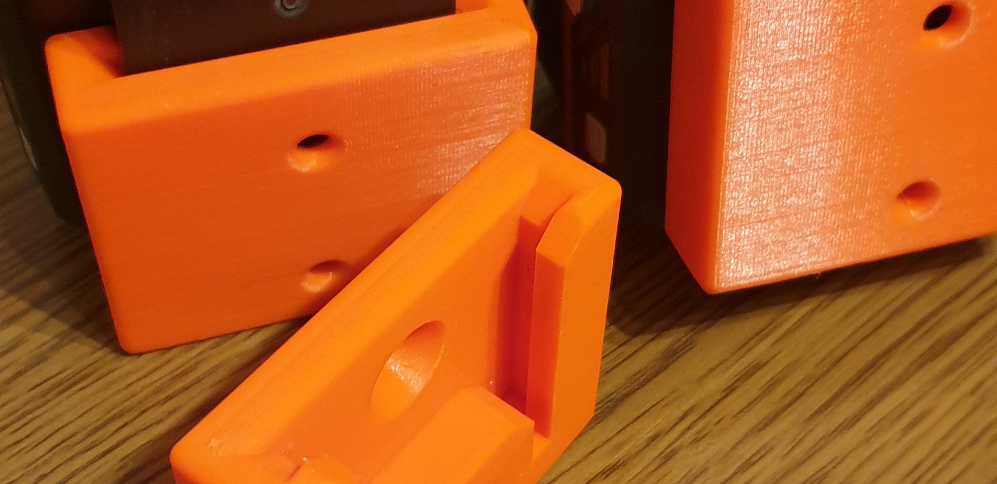 Giá đỡ pin treo tường Parkside