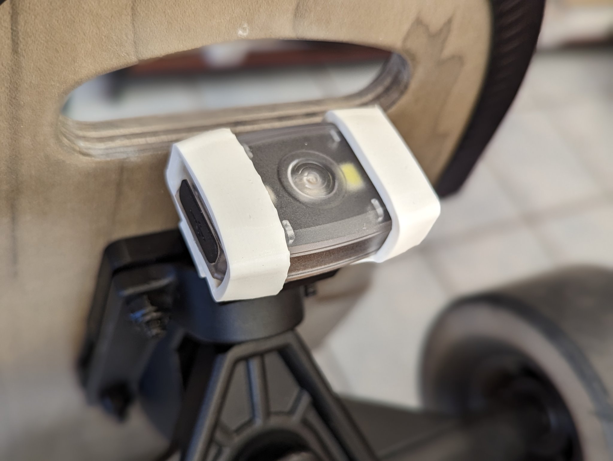 Giá đỡ đèn LED TPU cho ván trượt Elwing