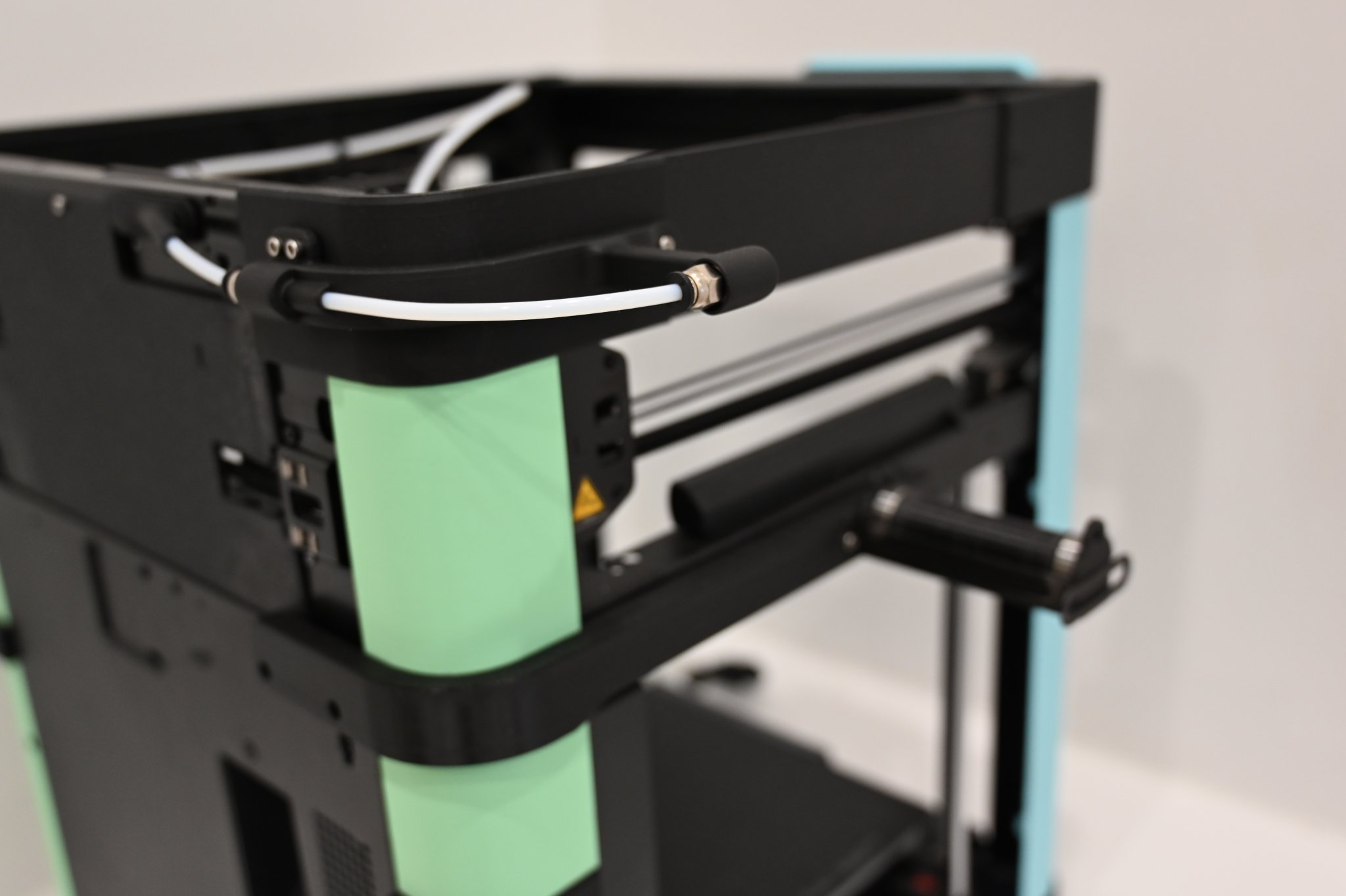 Giá đỡ cuộn dây gắn bên hông & dẫn hướng PTFE cho P1P - Hoàn thiện vẻ ngoài gọn gàng