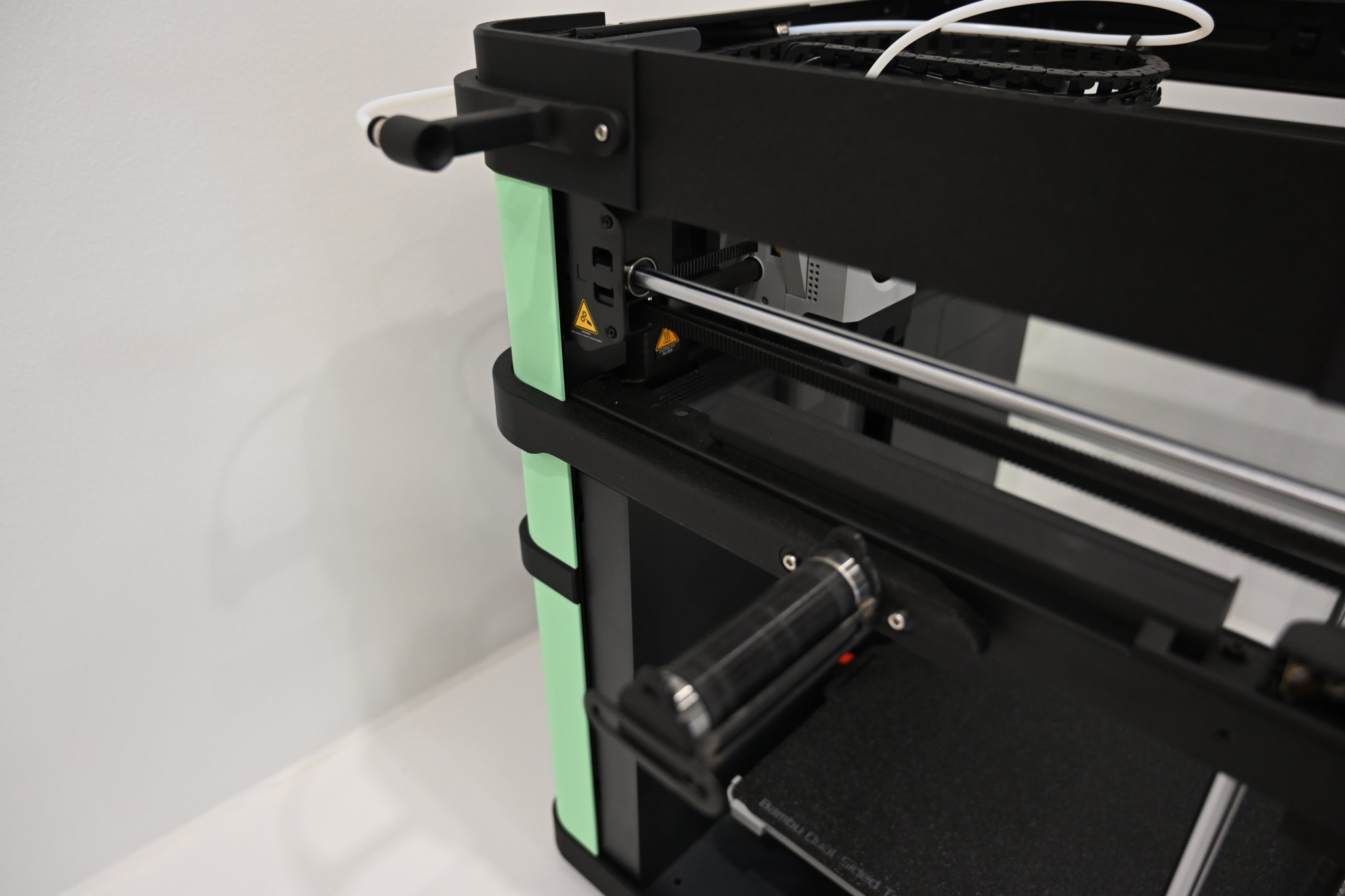 Giá đỡ cuộn dây gắn bên hông & dẫn hướng PTFE cho P1P - Hoàn thiện vẻ ngoài gọn gàng