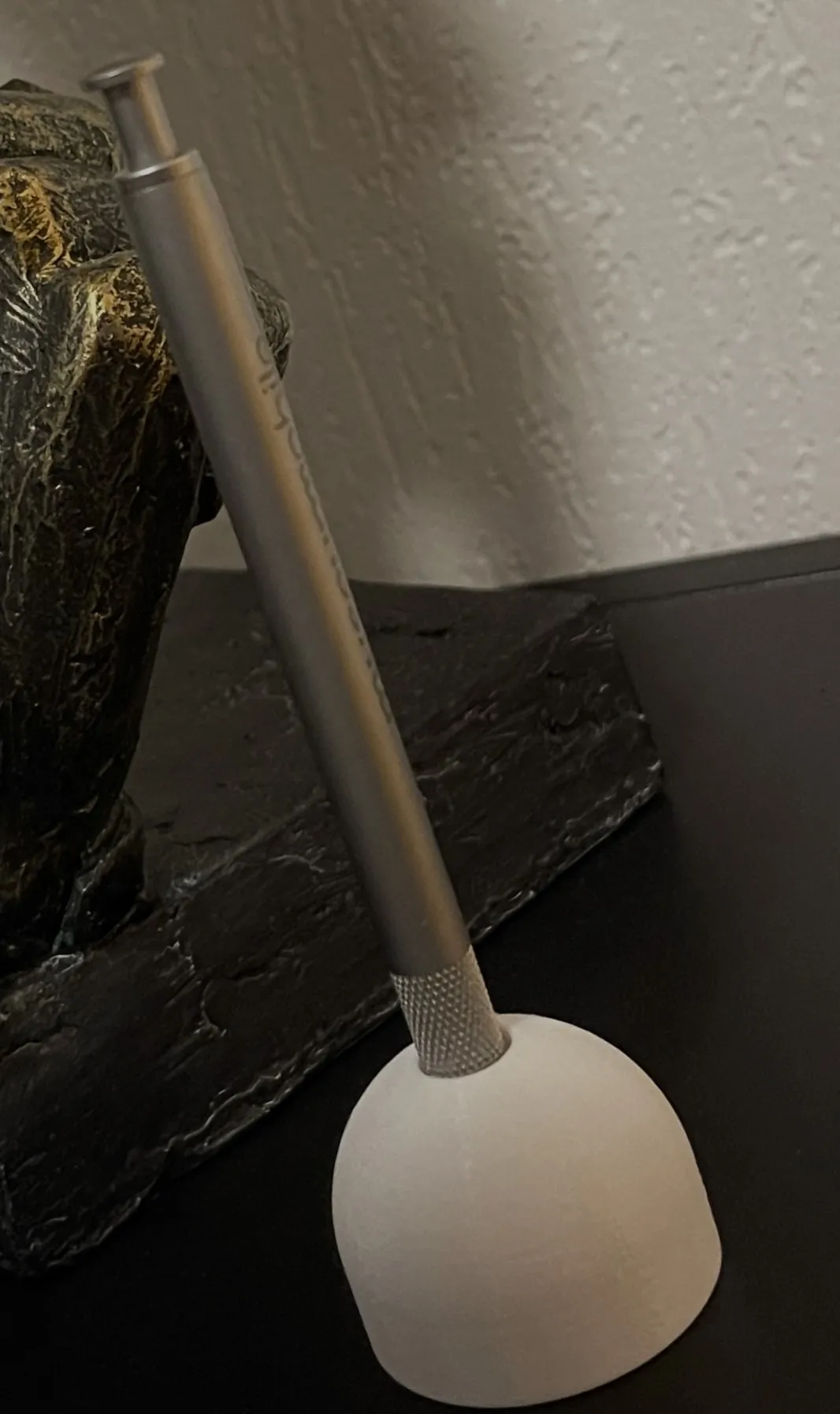 Giá đỡ bút đơn giản với lỗ 10,5mm