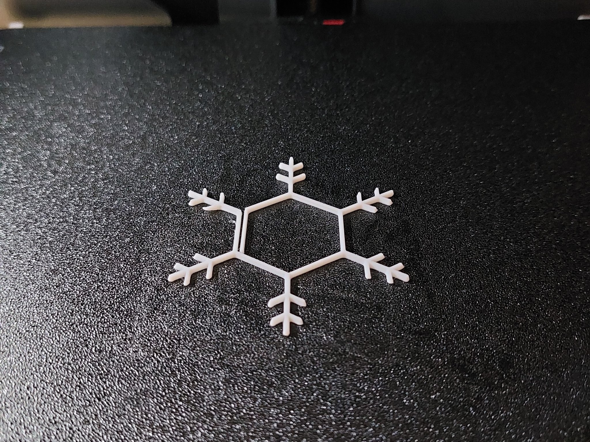 Nhãn kính thấp poly với thiết kế tuyết mùa đông