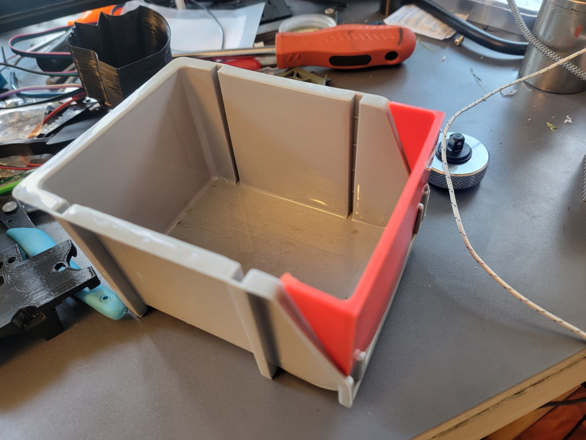 Rào chắn cho thùng nhỏ Harbor Freight