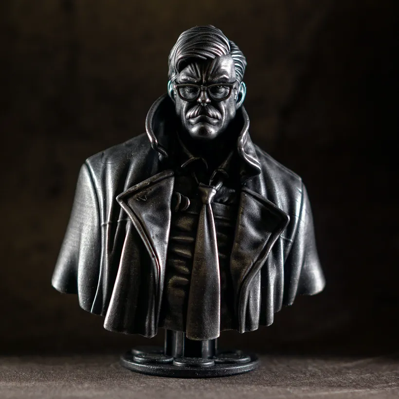 Tượng bán thân Ủy viên James Gordon