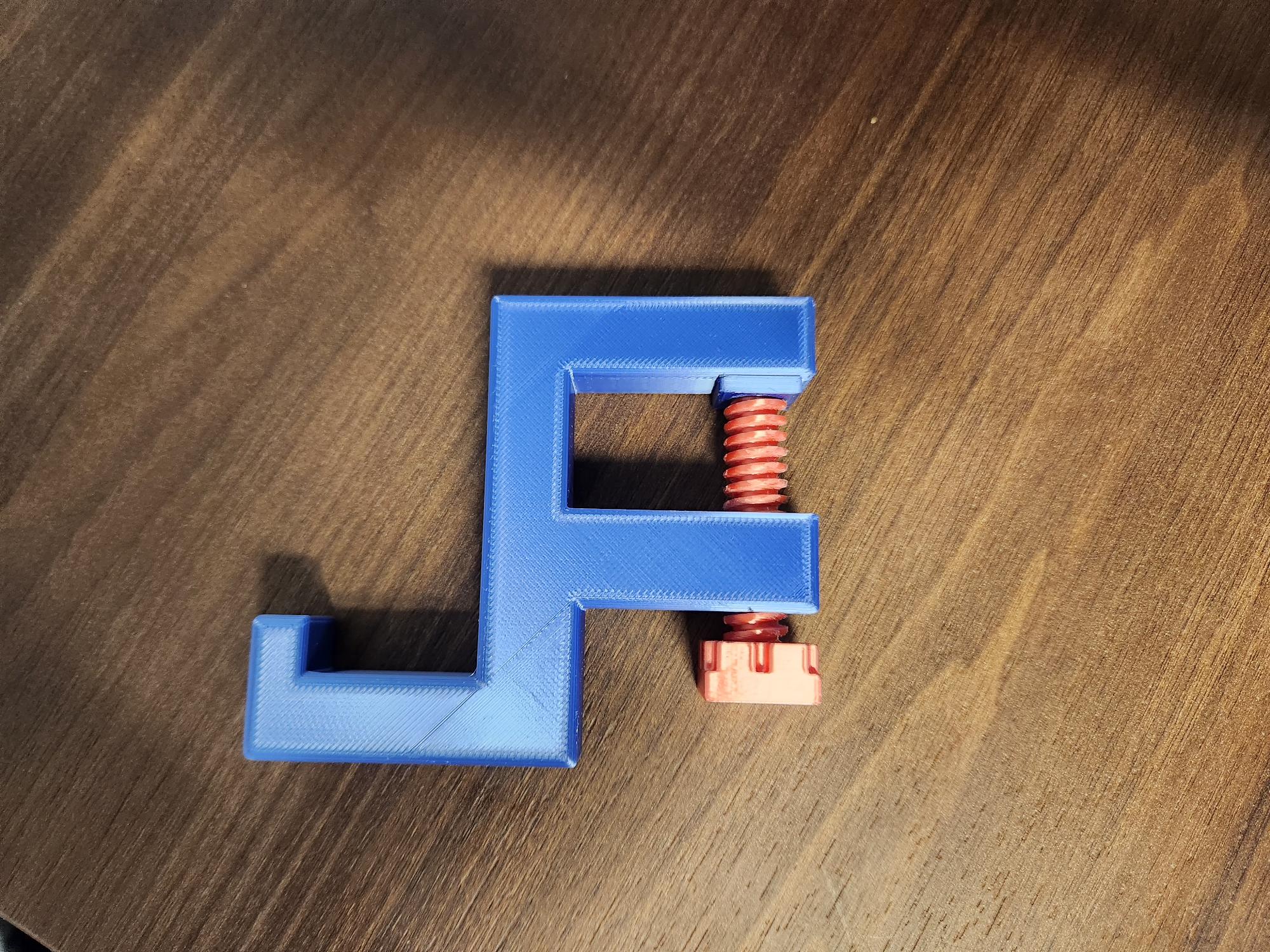 Giá đỡ tai nghe và ba lô cho máy in 3D