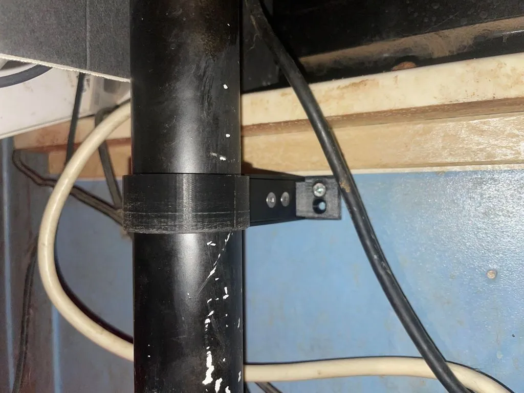 Giá đỡ tường có thể điều chỉnh Rubbermaid