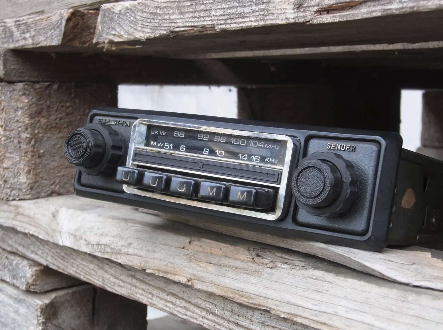 Núm điều chỉnh điện trở cho radio cổ