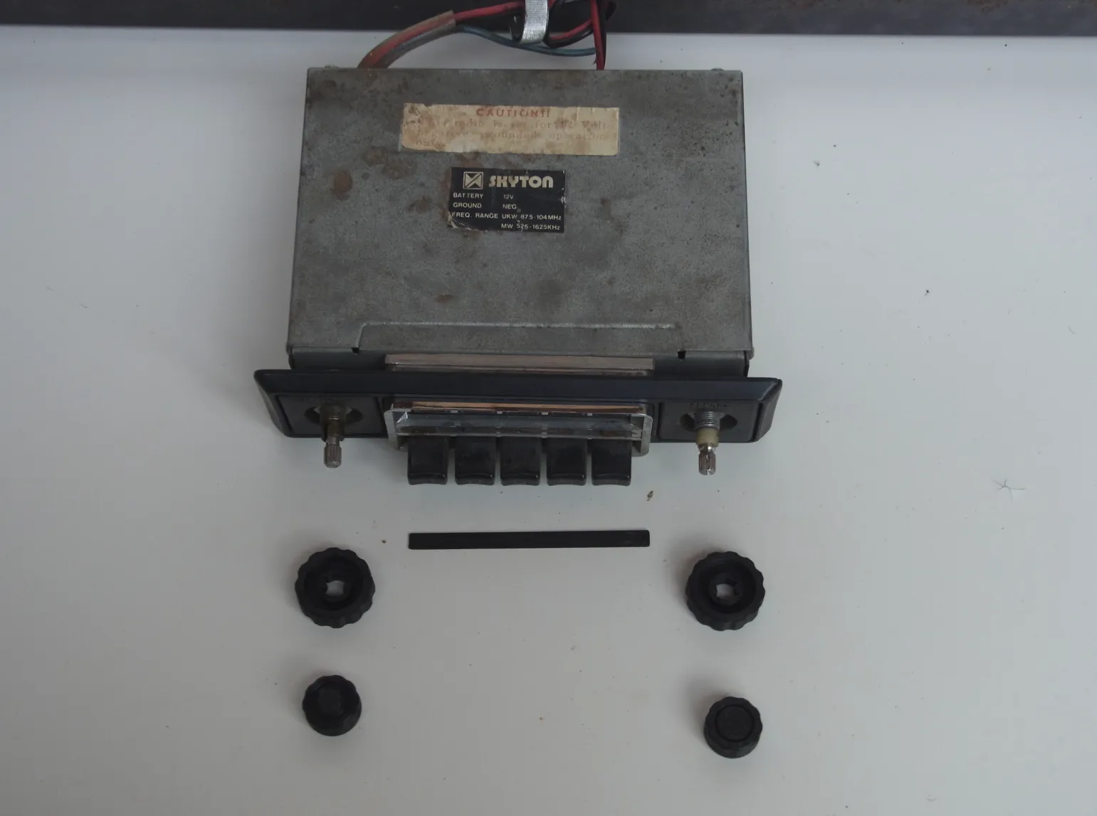 Núm điều chỉnh điện trở cho radio cổ