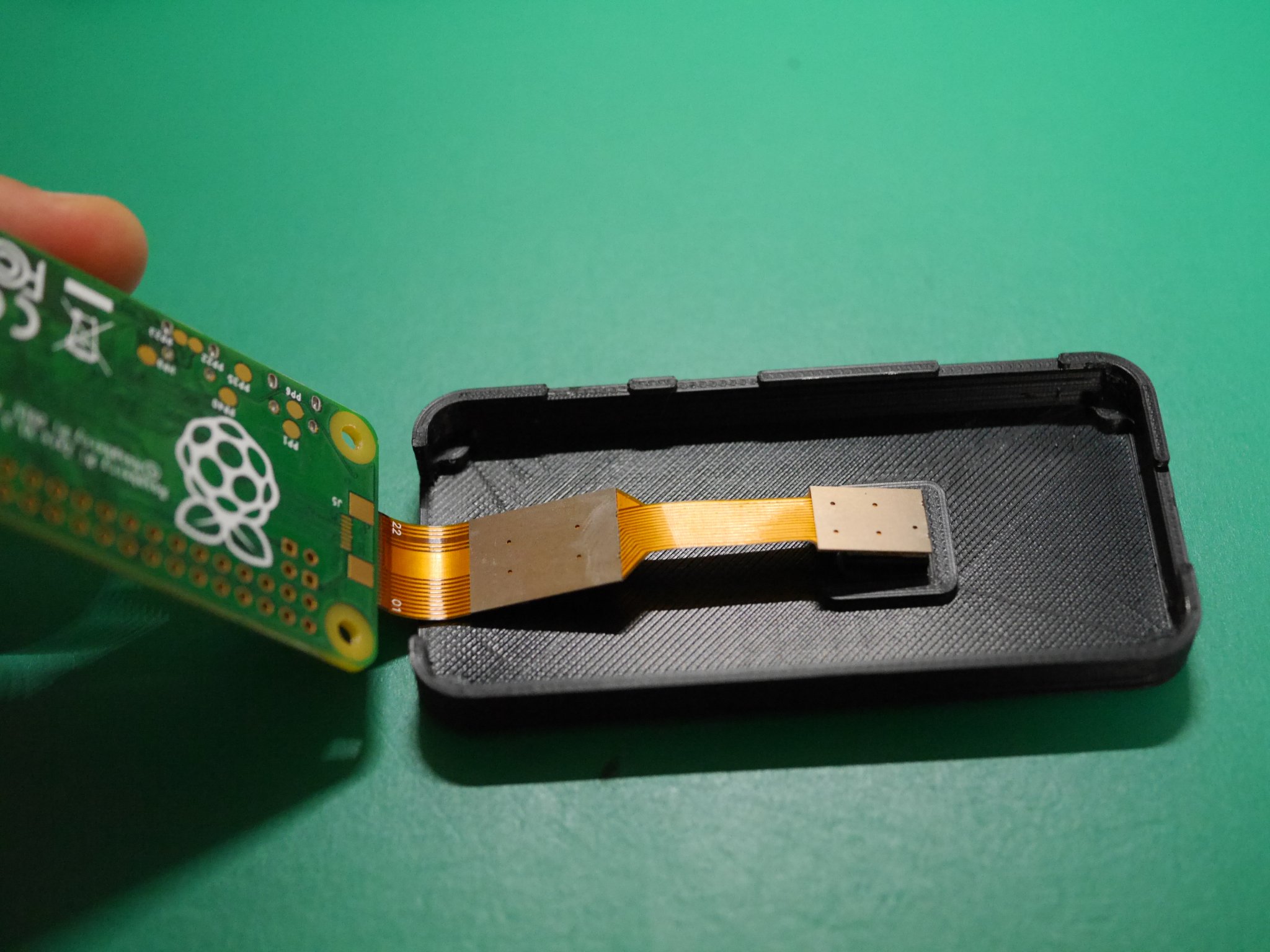 Vỏ Pi Zero siêu nhỏ với mô-đun camera Pi của Pimoroni