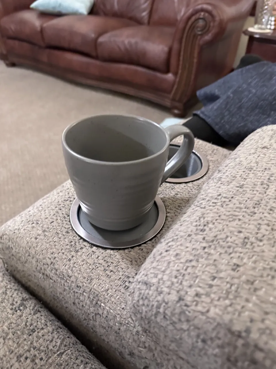 Giá đỡ cốc cho ghế sofa có tay cầm