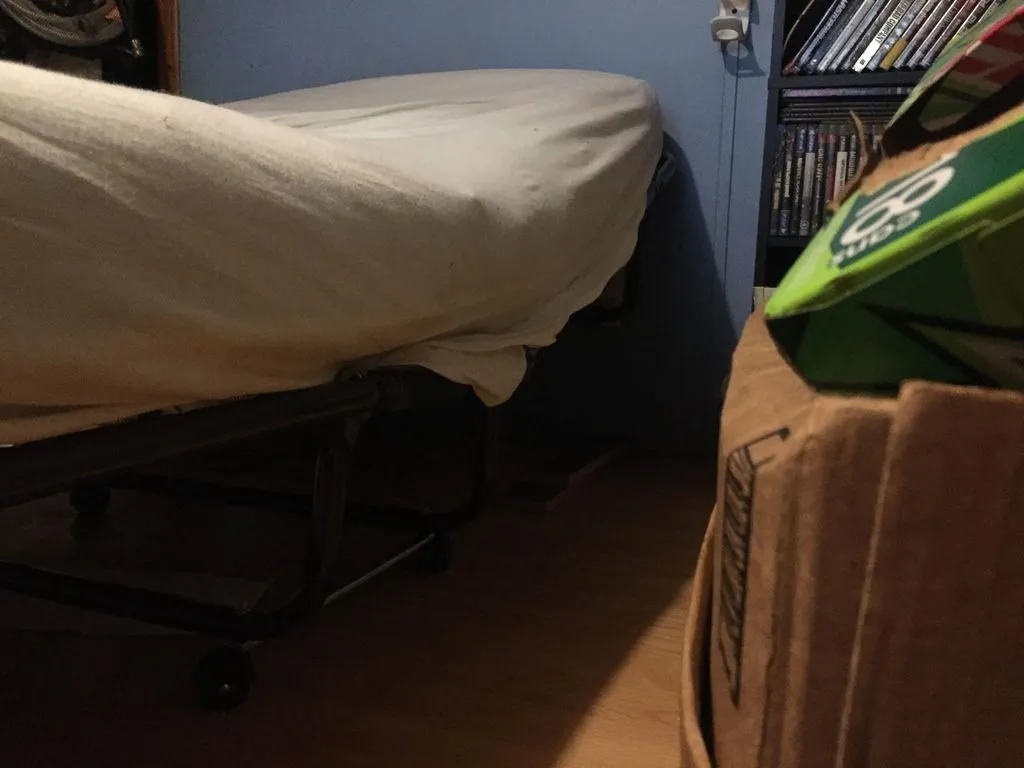 Giường gấp treo tường tiện lợi cho không gian nhỏ