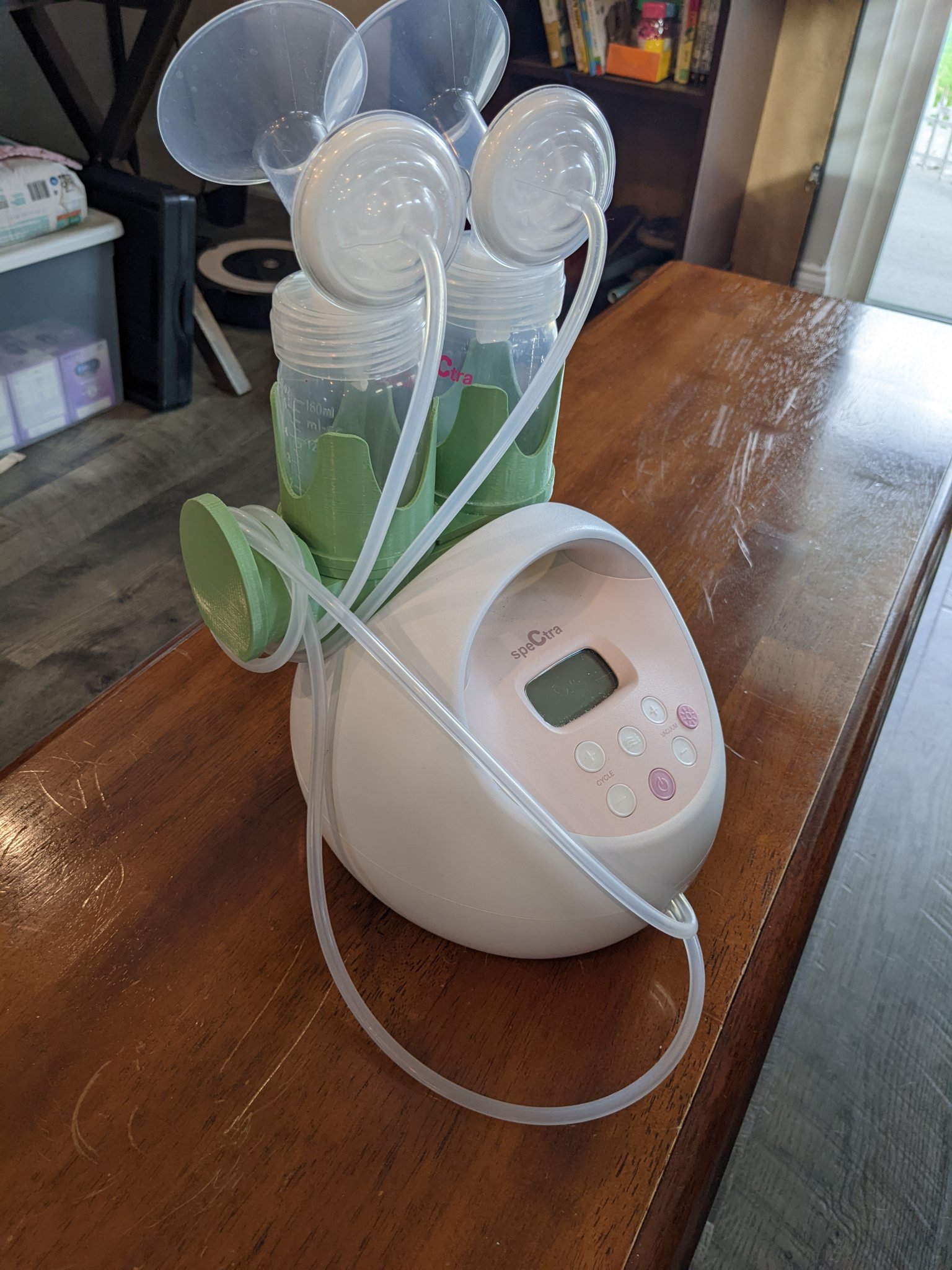 Giá đỡ bình sữa cho máy hút sữa Spectra