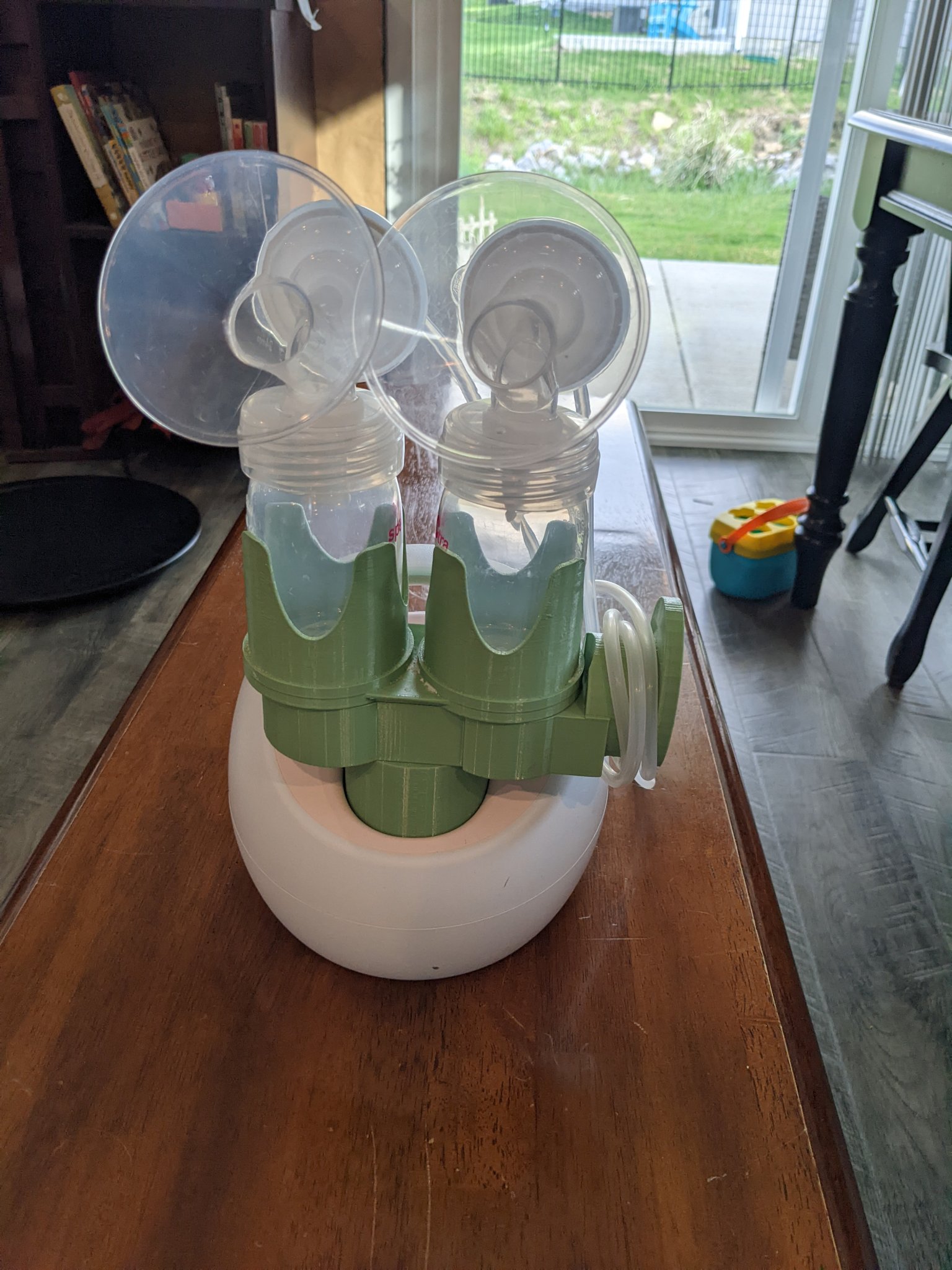 Giá đỡ bình sữa cho máy hút sữa Spectra