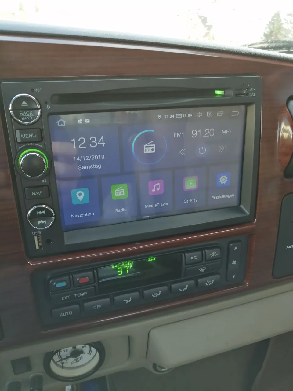 Giá đỡ Dual DIN cho đầu phát Ford