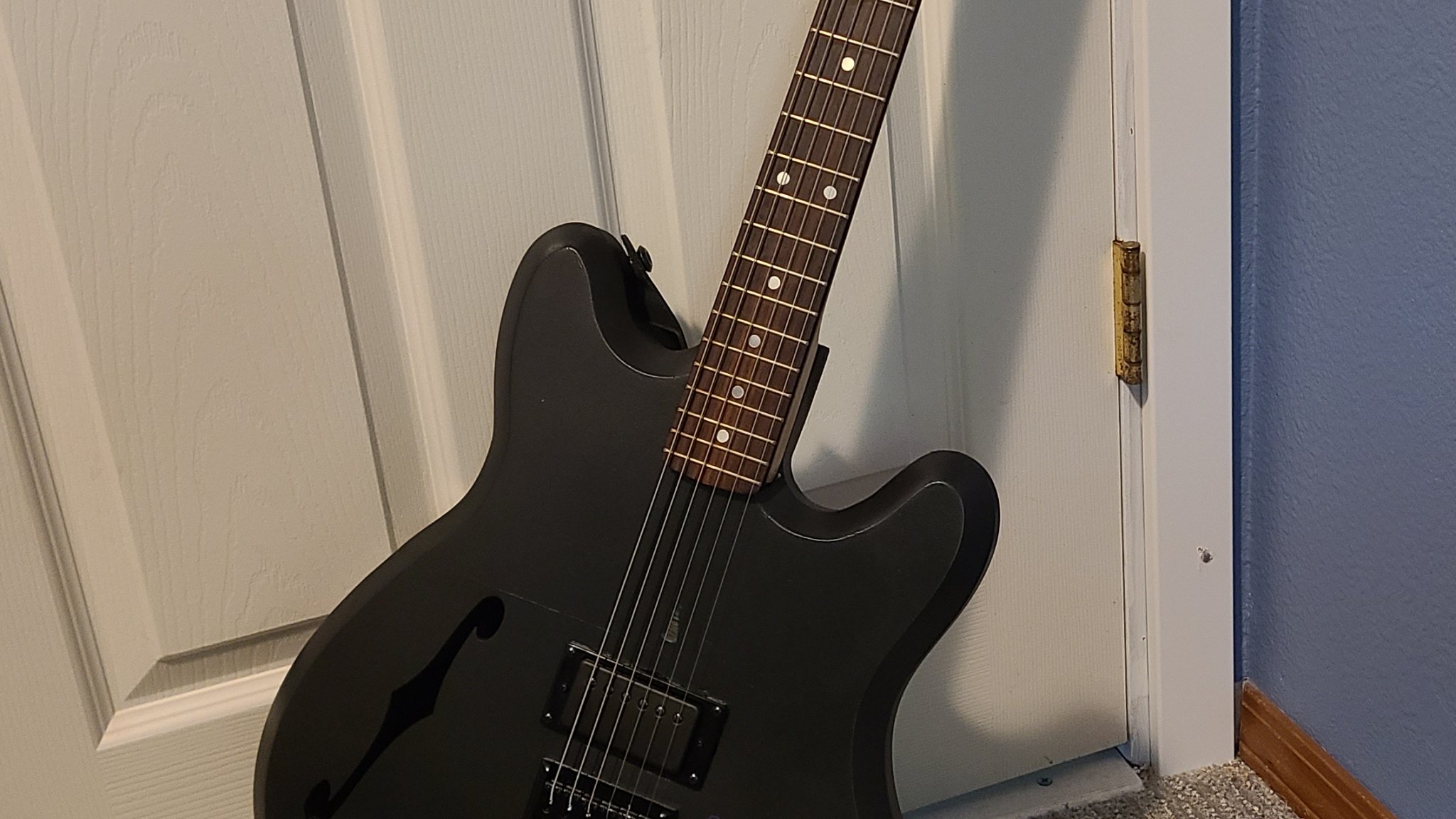 Thân guitar "Dreamcaster" theo phong cách Fender Starcaster