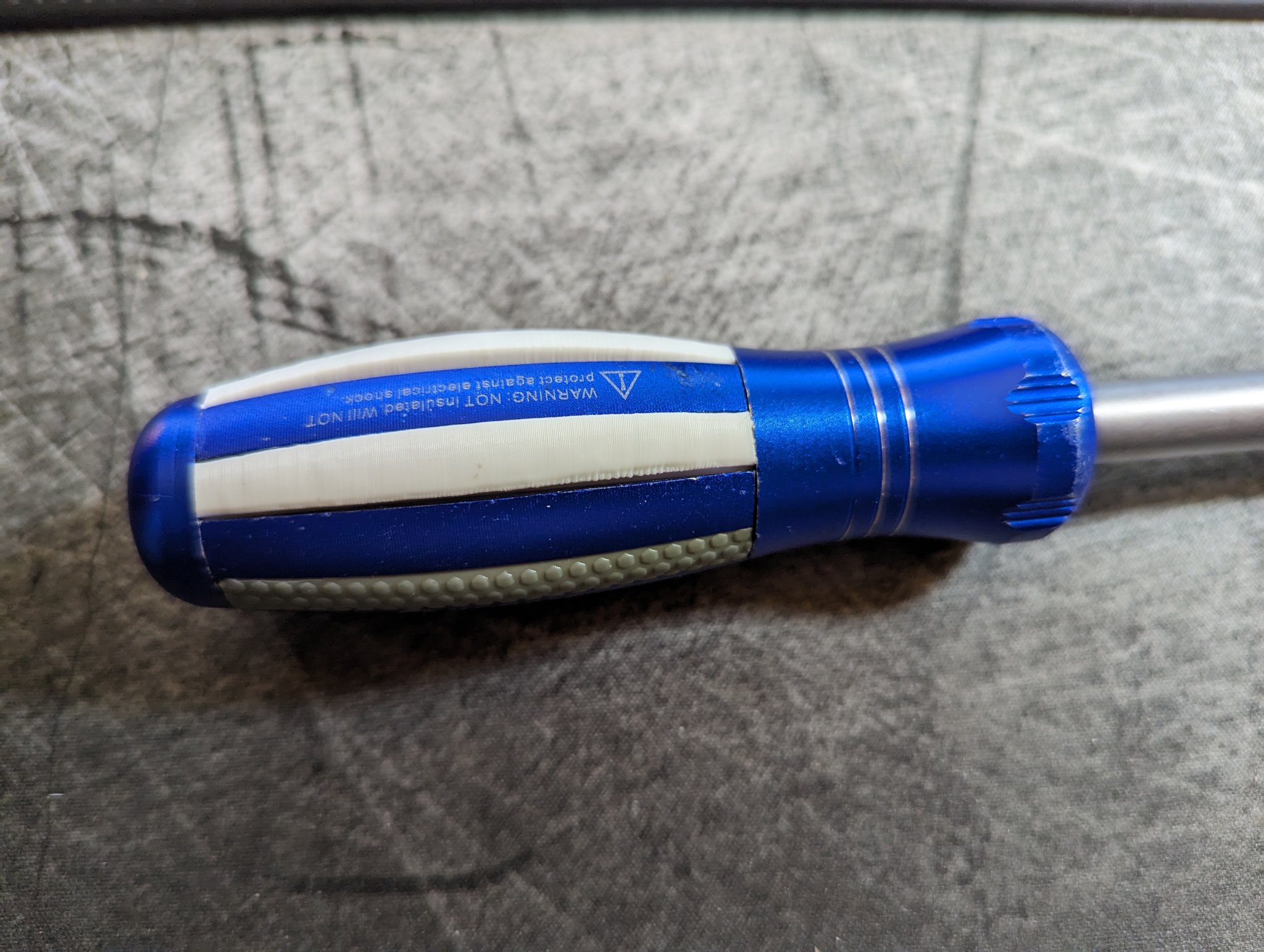 Bảng điều khiển tuốc-nơ-vít Kobalt mỏng hơn