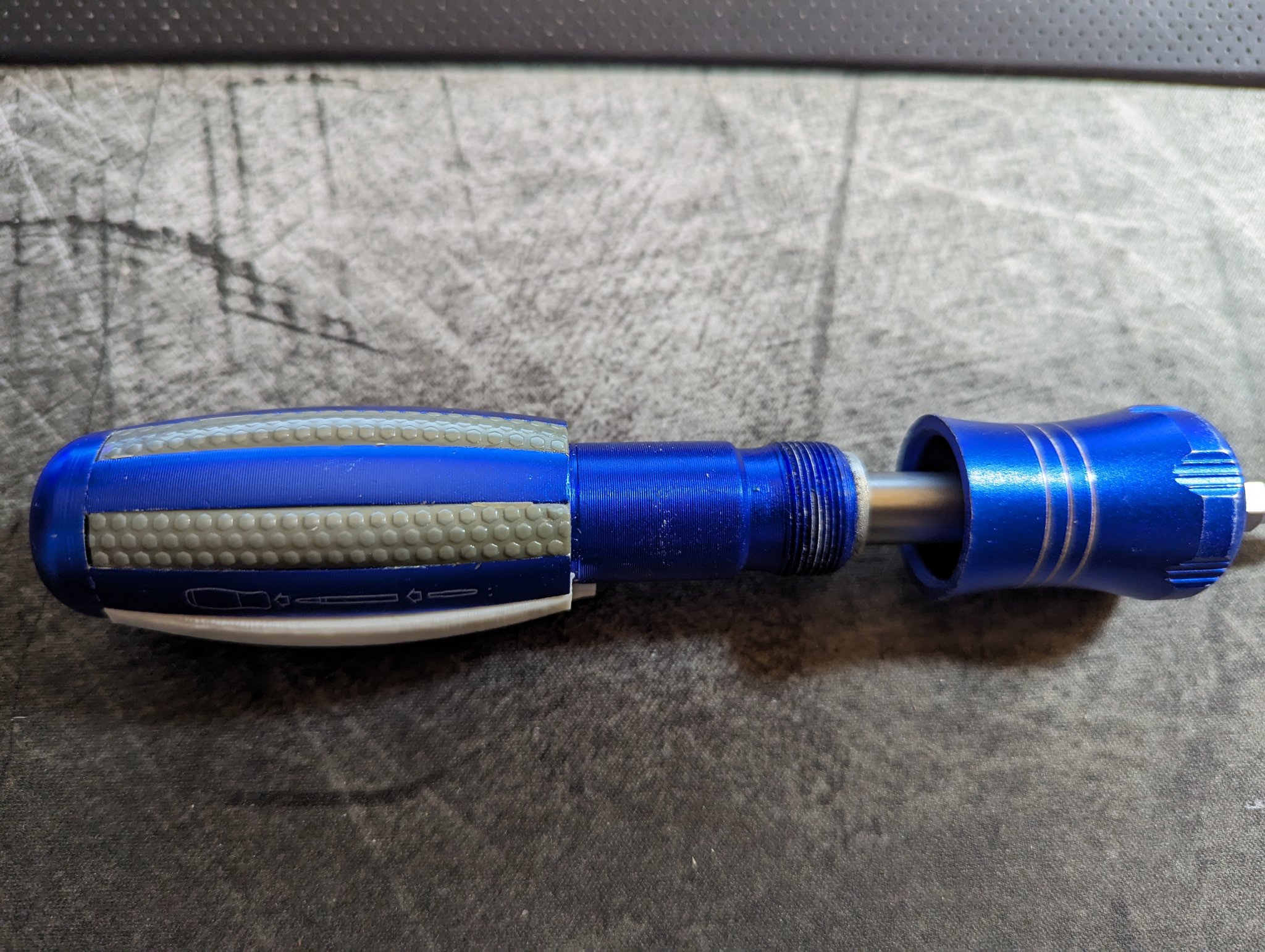 Bảng điều khiển tuốc-nơ-vít Kobalt mỏng hơn