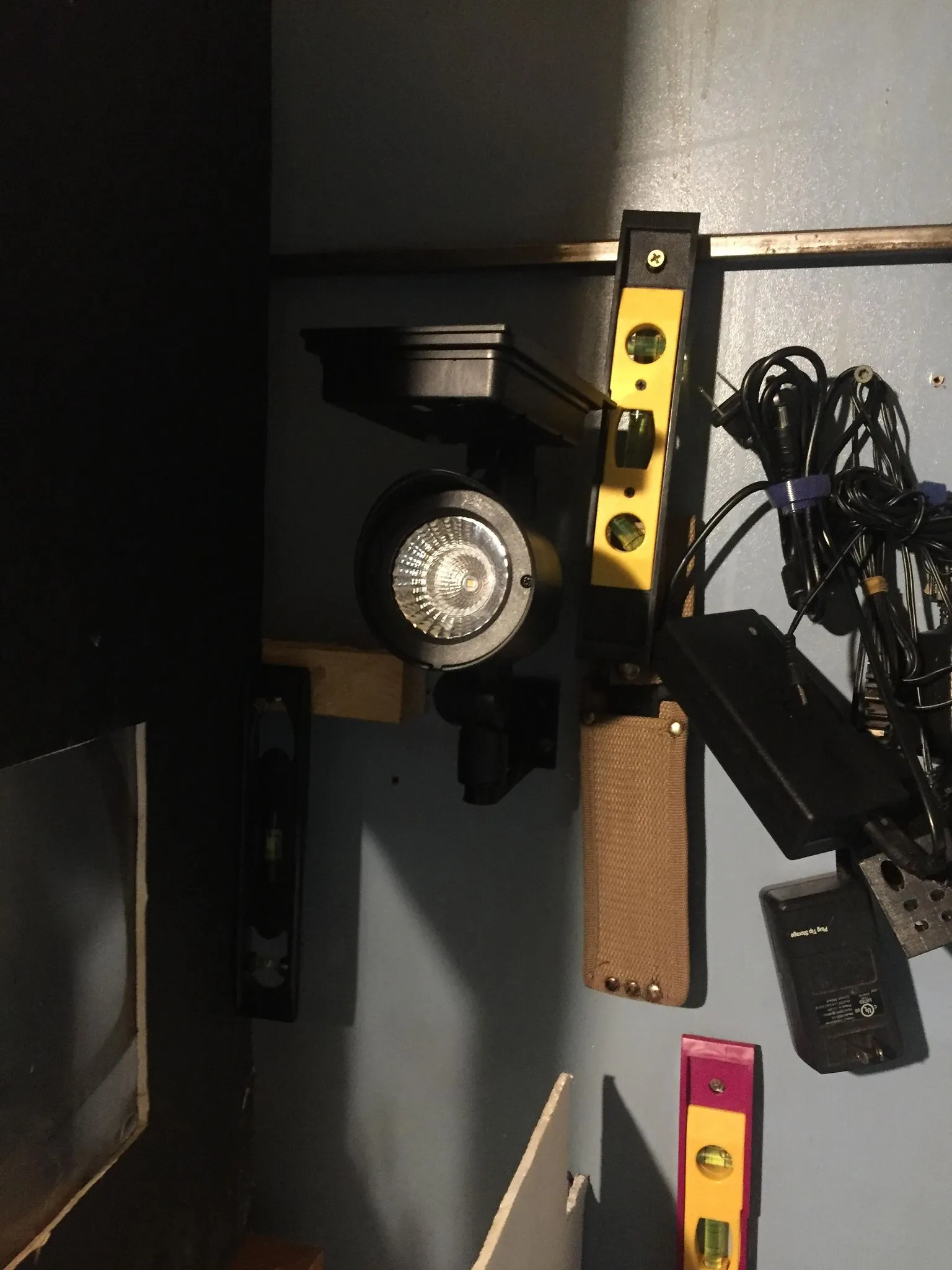 Đèn LED năng lượng mặt trời gắn tường cho cảnh quan Mainstays