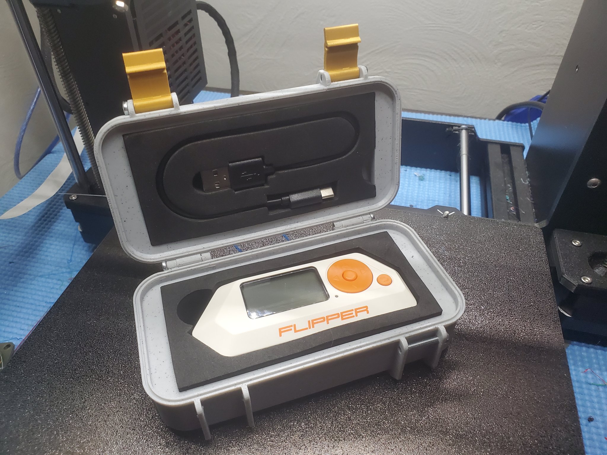 Vỏ bảo vệ Flipper Zero với ốc vít 4mm và khe cắm thẻ SD