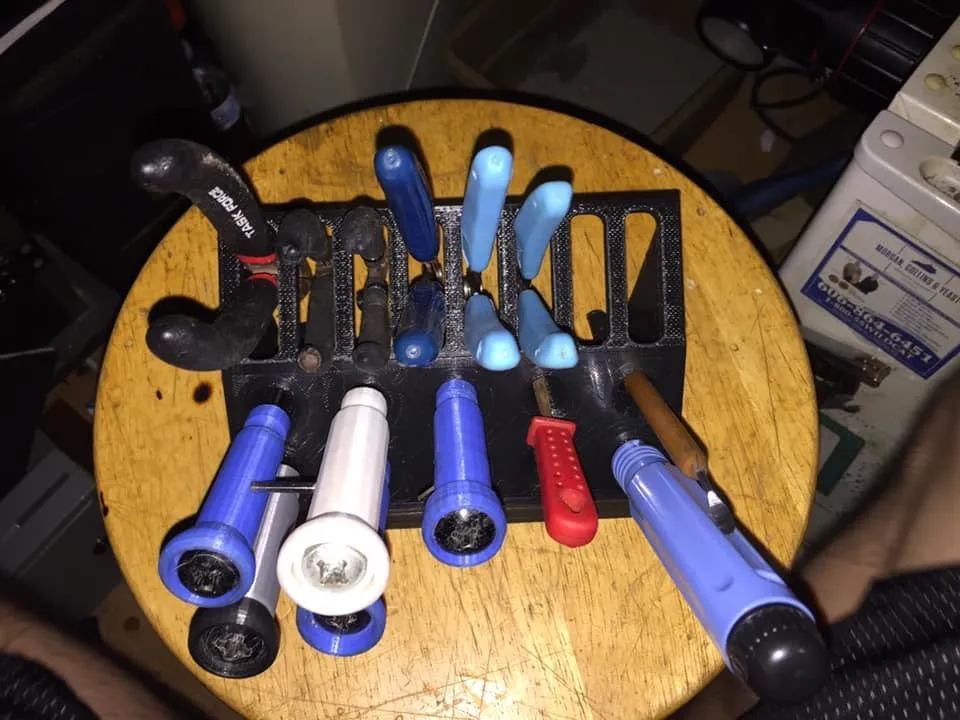 Giá đỡ dụng cụ cầm tay cho tua vít và kìm