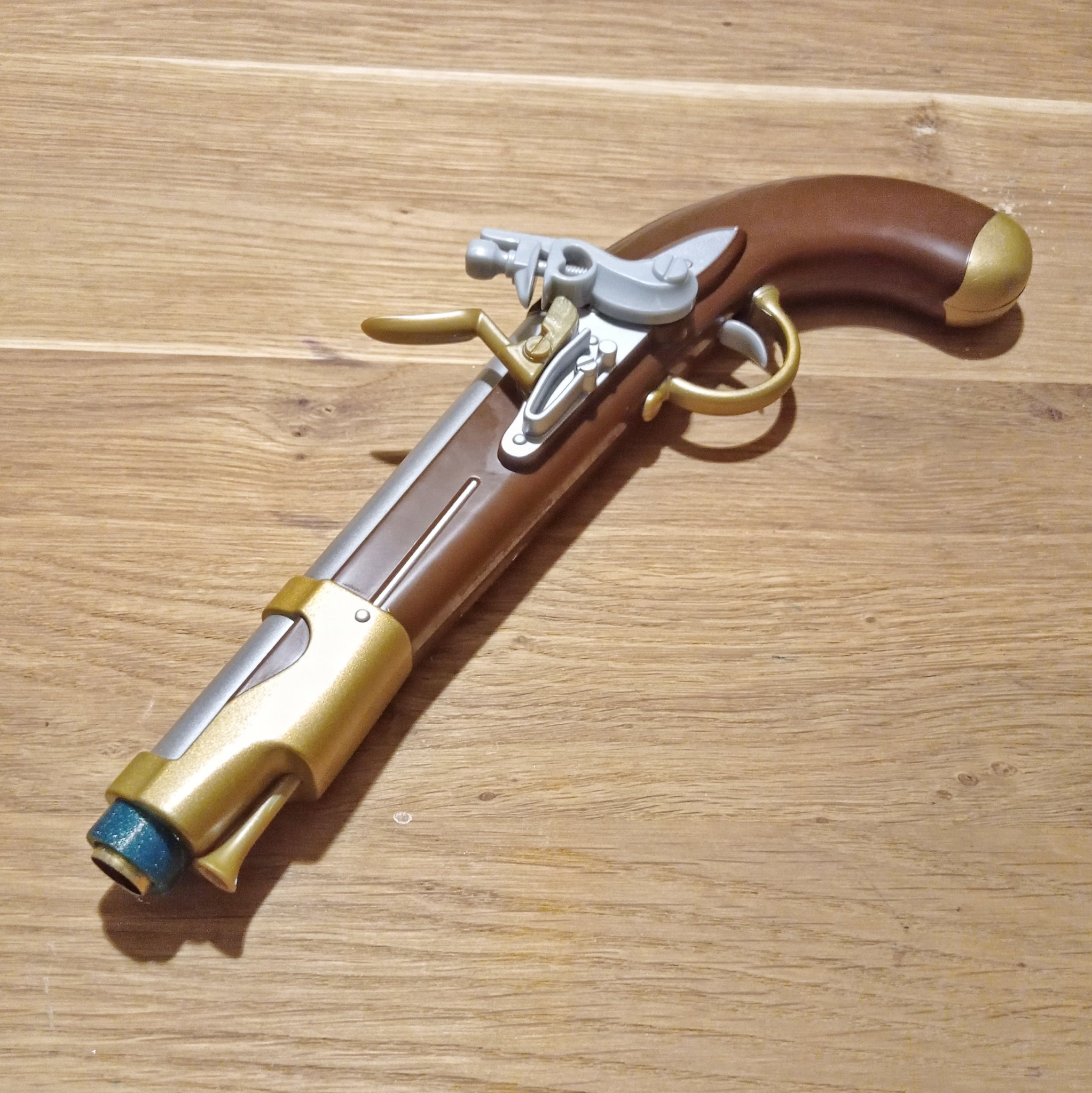 Tay súng hải tặc BuzzBee với bộ phận lò xo và vòng trước