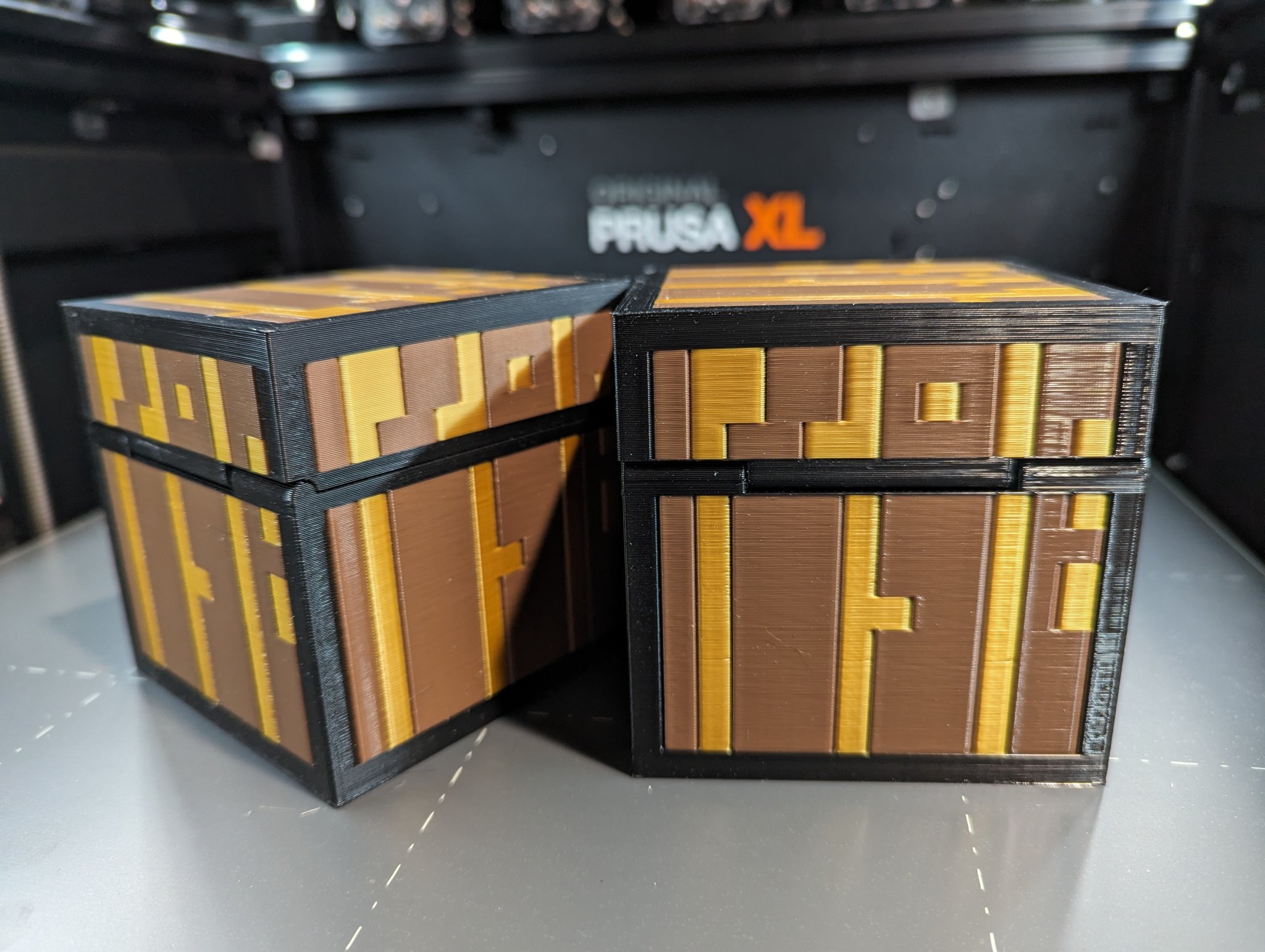 Hòm kho báu đa màu sắc trong Minecraft