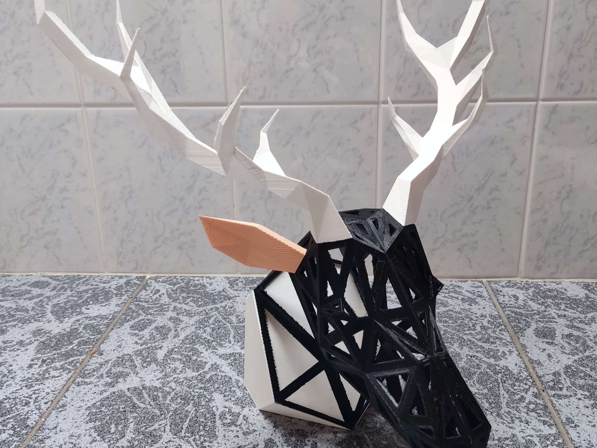 Đầu hươu khung rỗng phong cách low poly