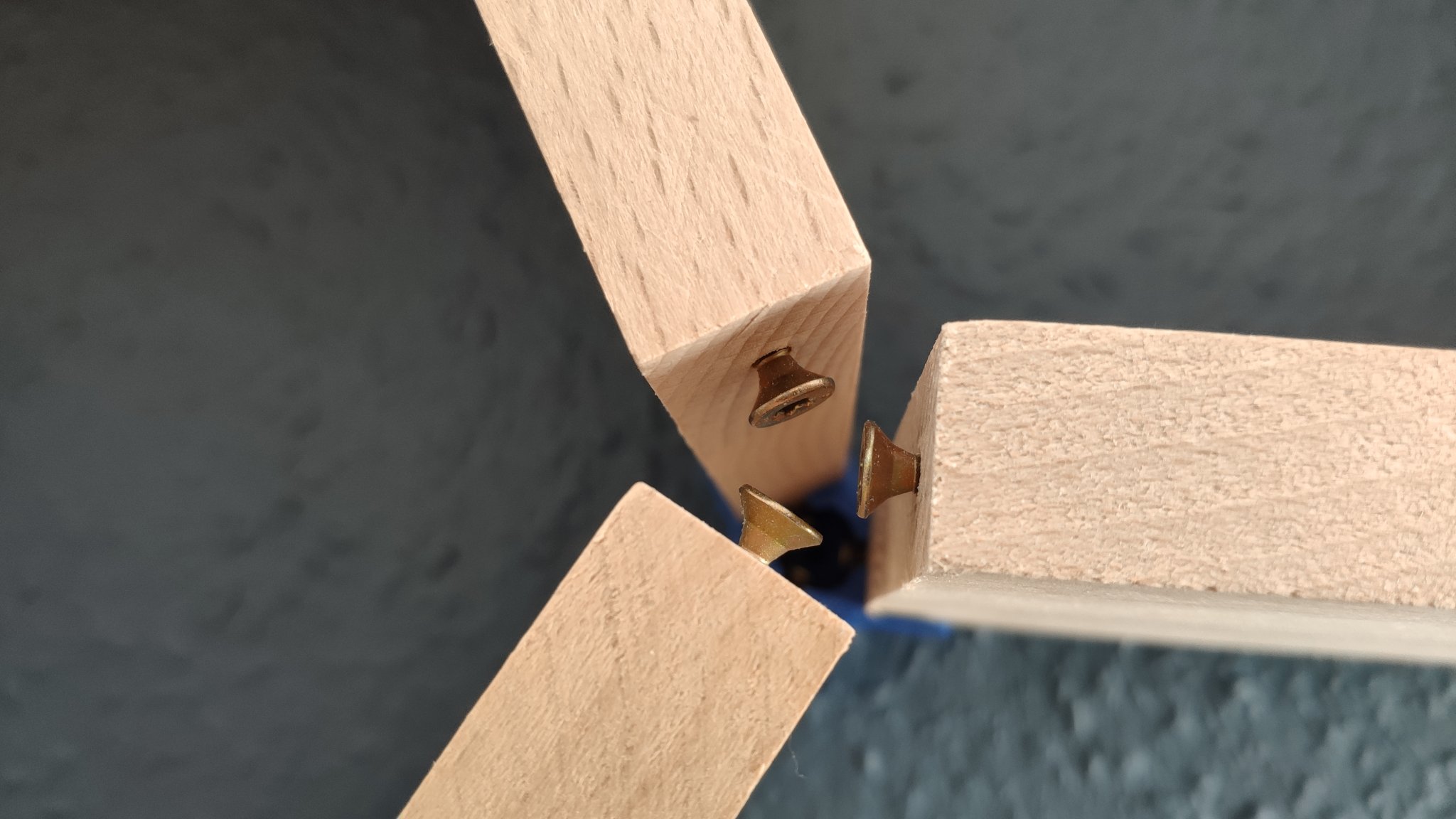 Hệ thống kệ hình lục giác bằng gỗ và kết nối in 3D