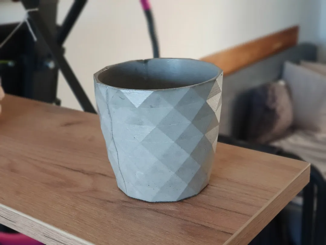 Chậu cây thiết kế đơn giản và tinh tế