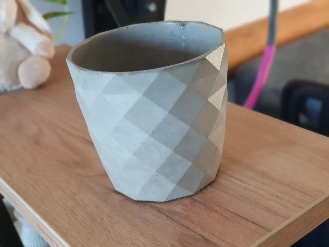 Chậu cây thiết kế đơn giản và tinh tế