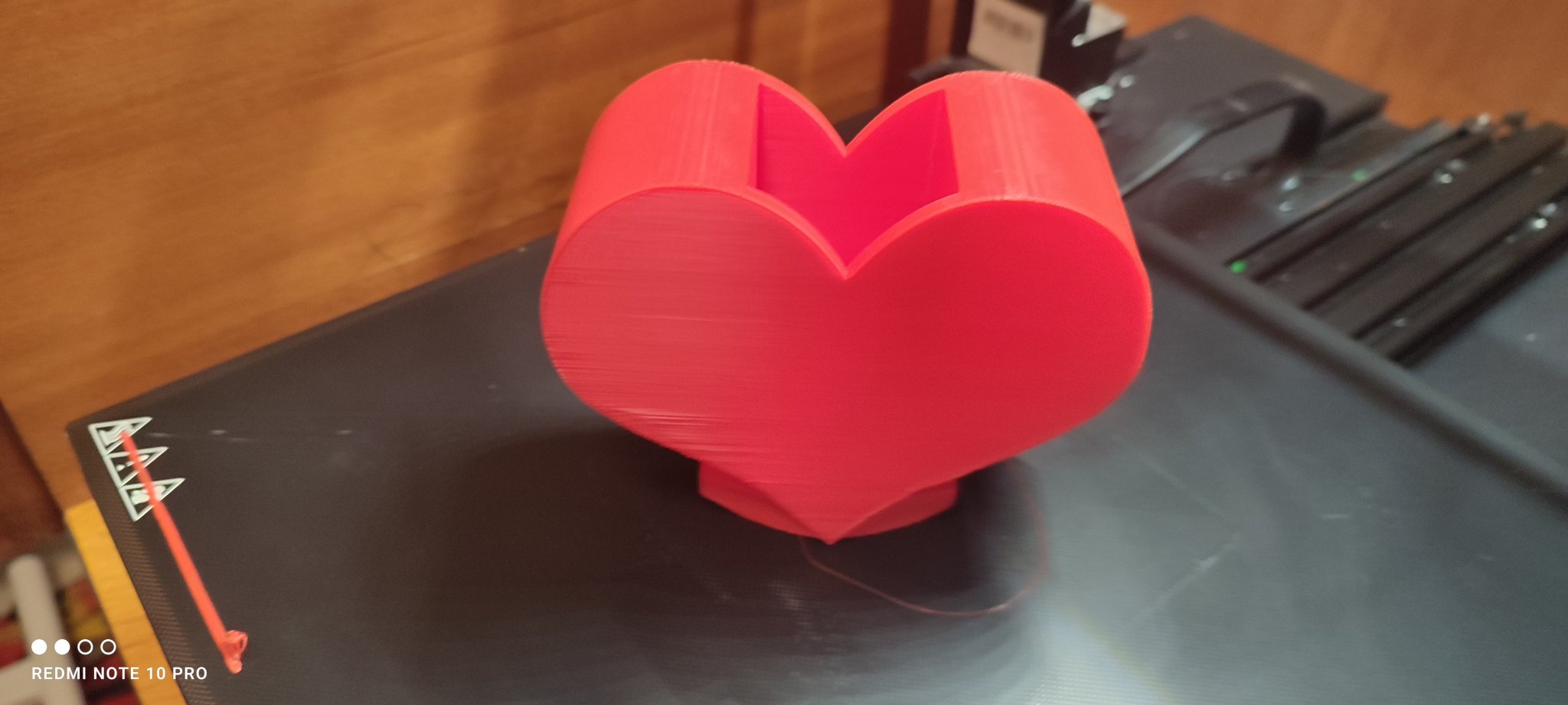 Giá đỡ bút hình trái tim