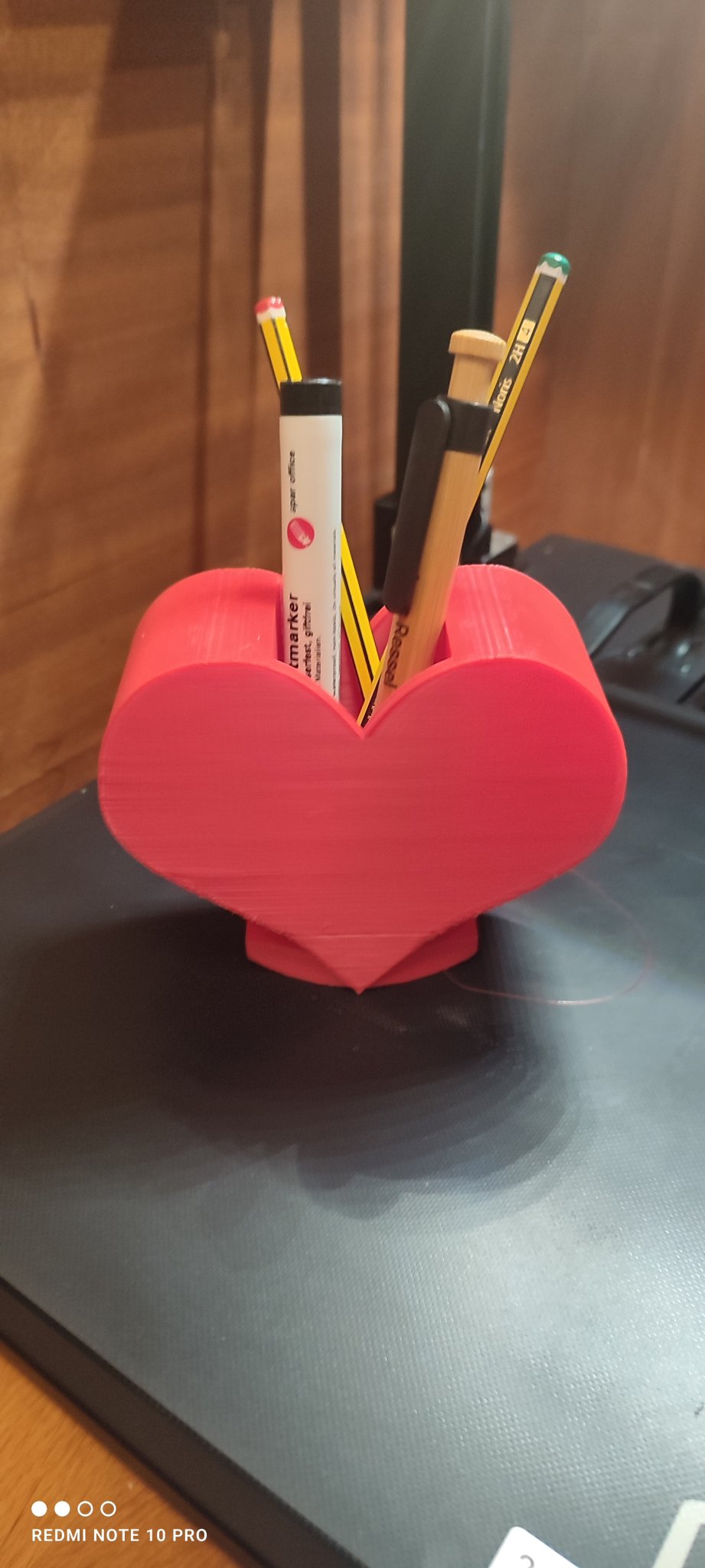 Giá đỡ bút hình trái tim