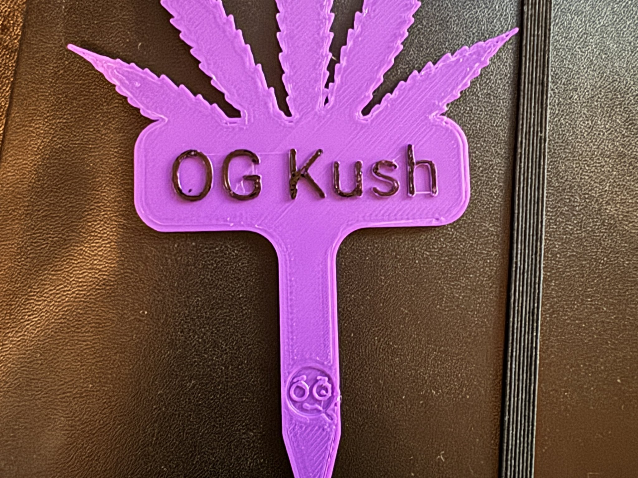 Nhãn cây cần sa cho vườn nhà và ngoài trời