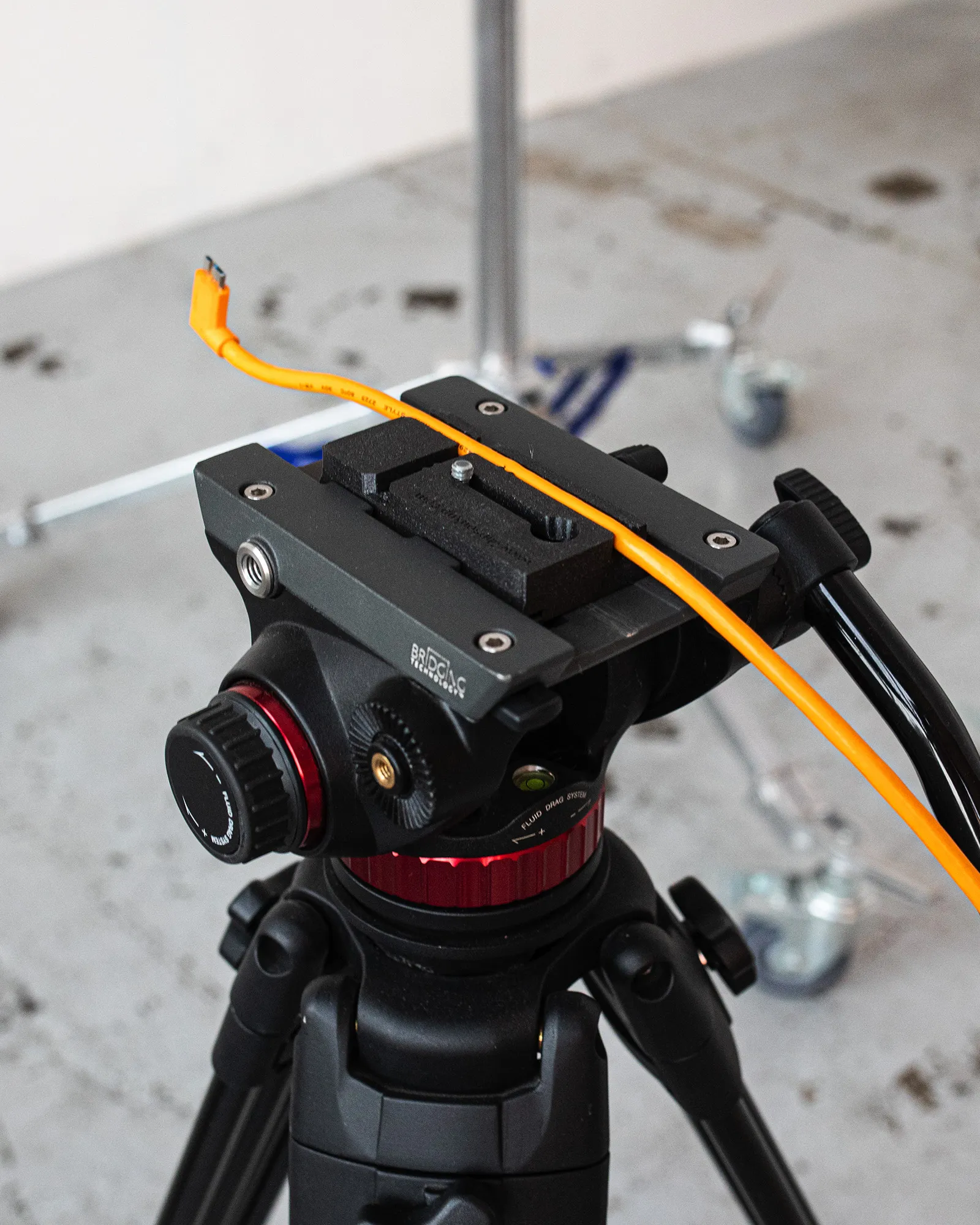 Bảng Manfrotto với khe cáp cho chụp ảnh tethered