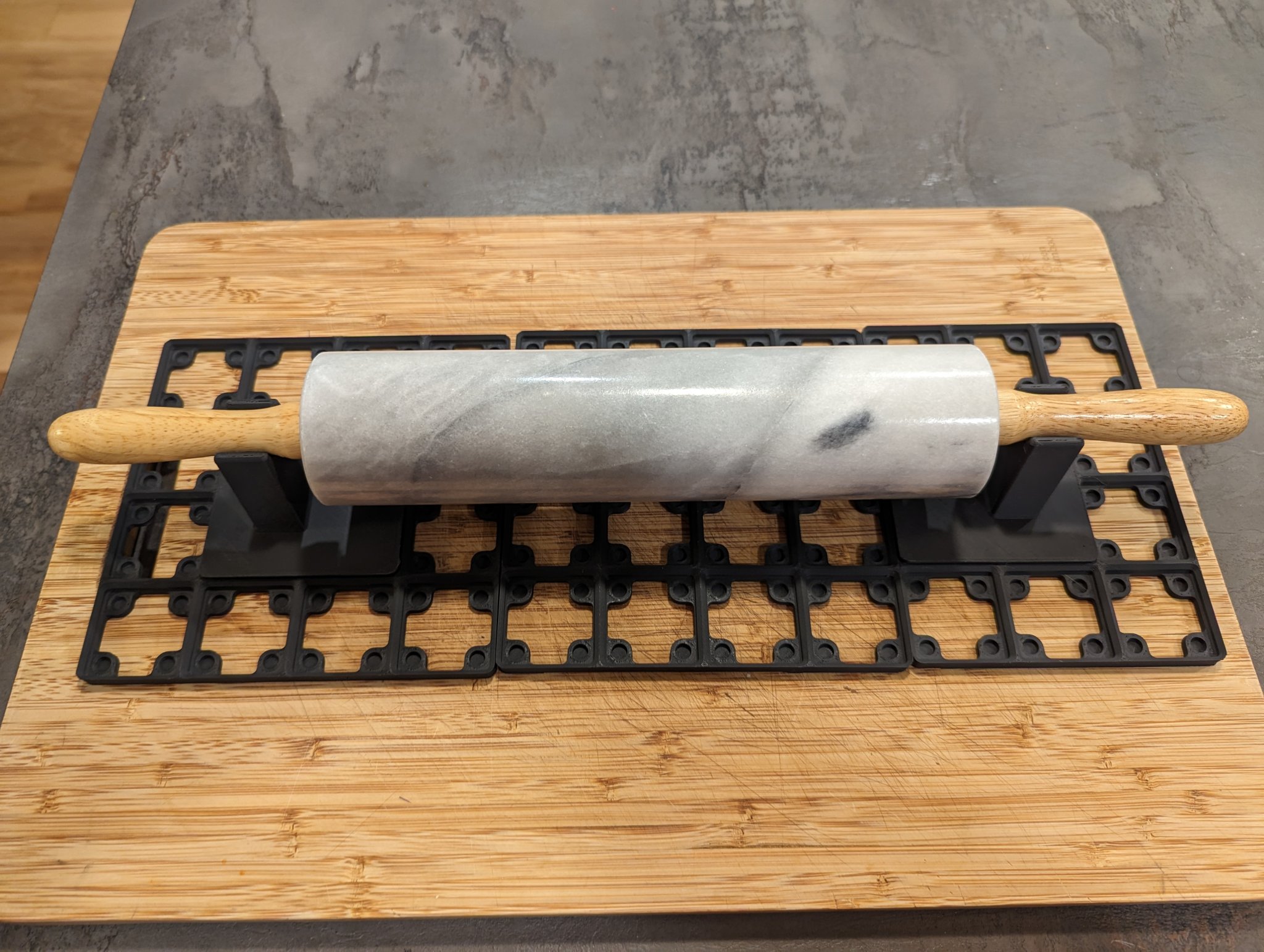 Giá đỡ cây cán bột Gridfinity cho nhà bếp