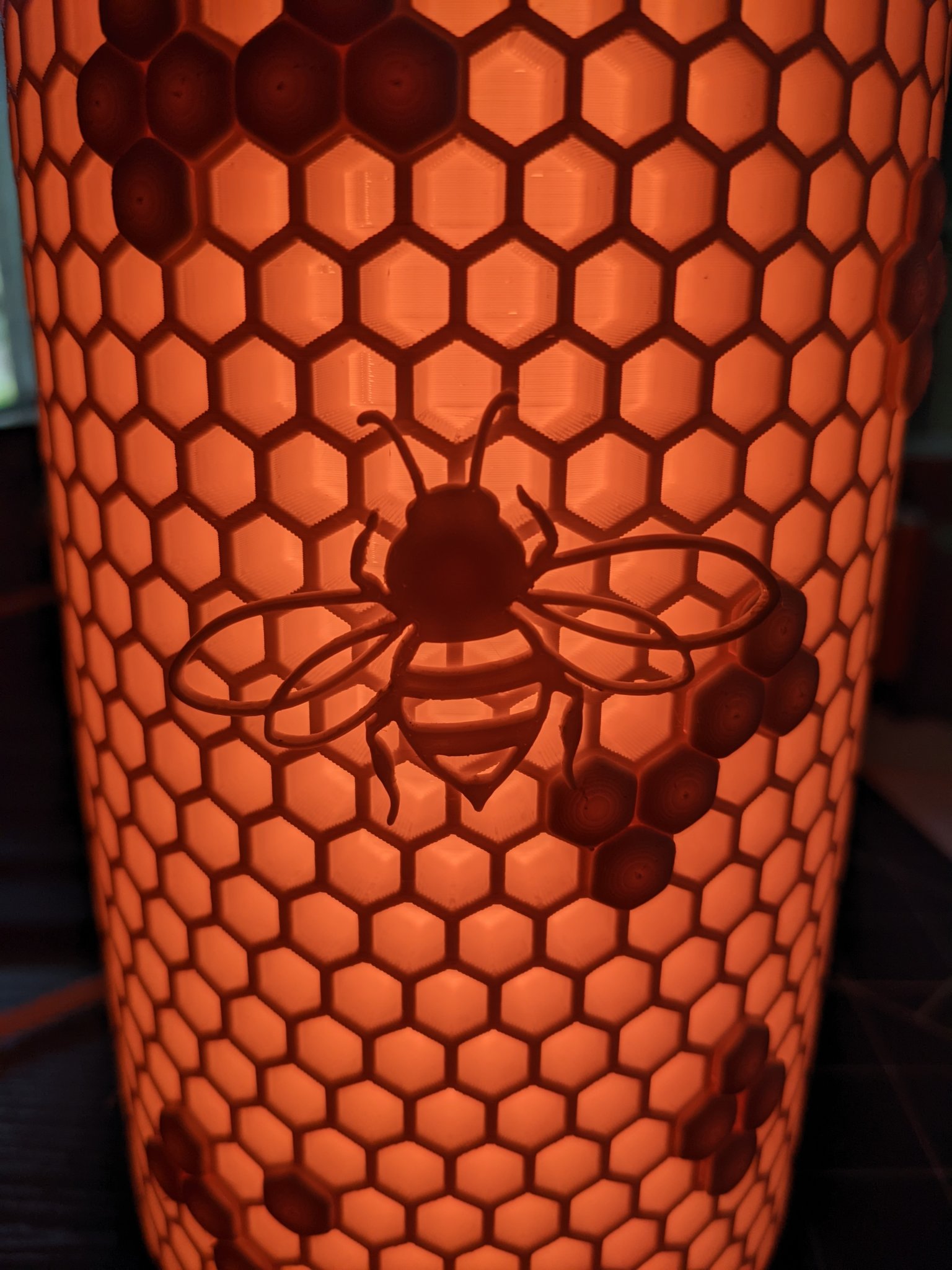 Decal ong cho chao đèn tổ ong Bemko