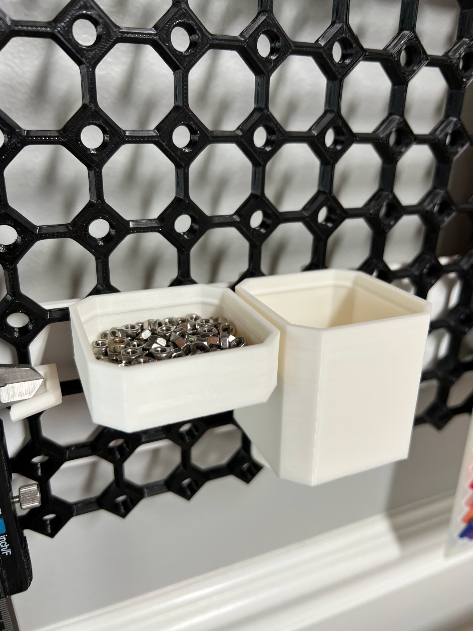 Khay chứa đa năng cho bảng ghim đa dụng