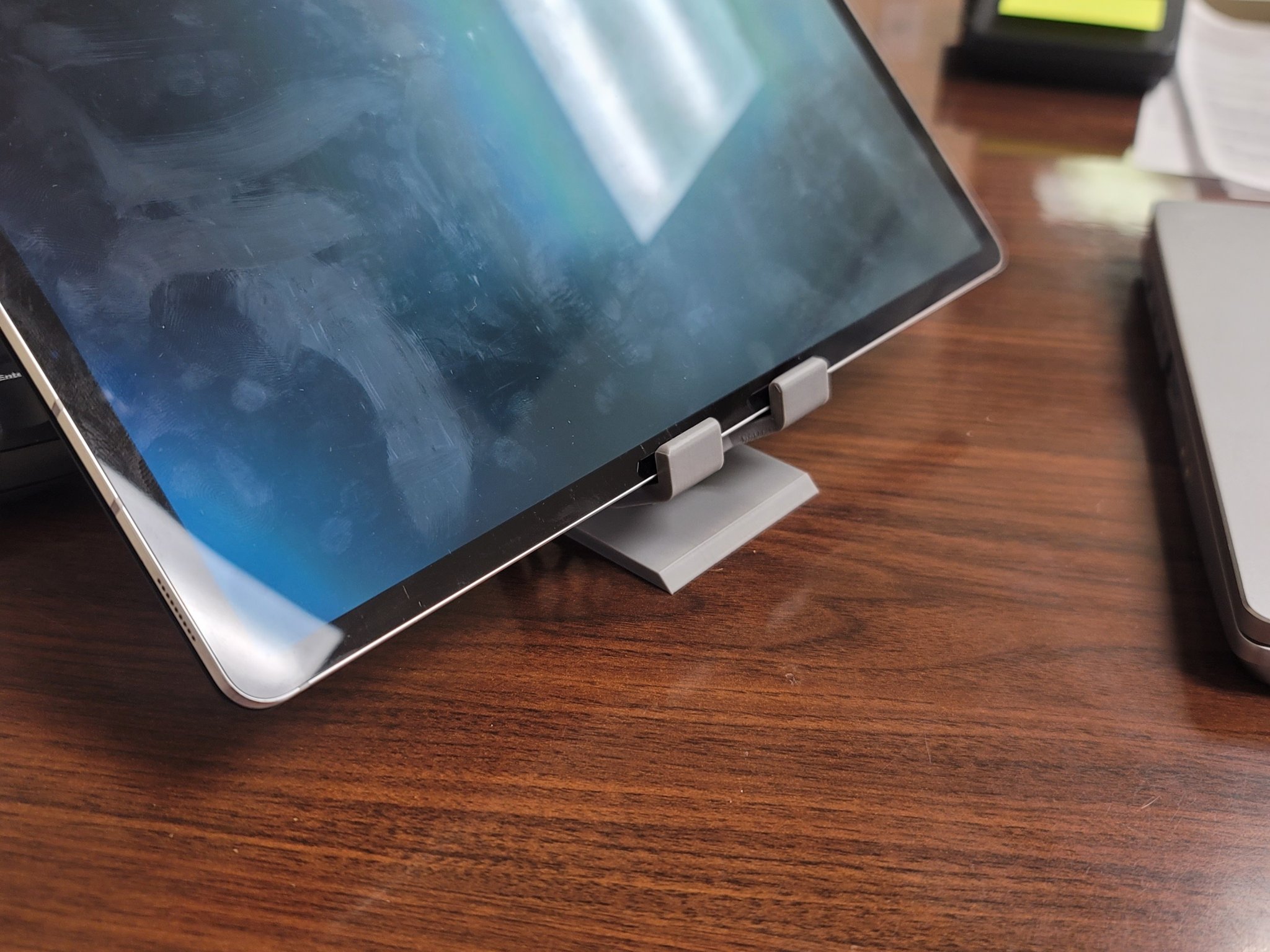 Giá đỡ điện thoại lớn cho iPhone trong hộp OtterBox