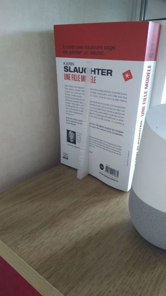 Giá đỡ sách tiện lợi có thể giấu dưới sách